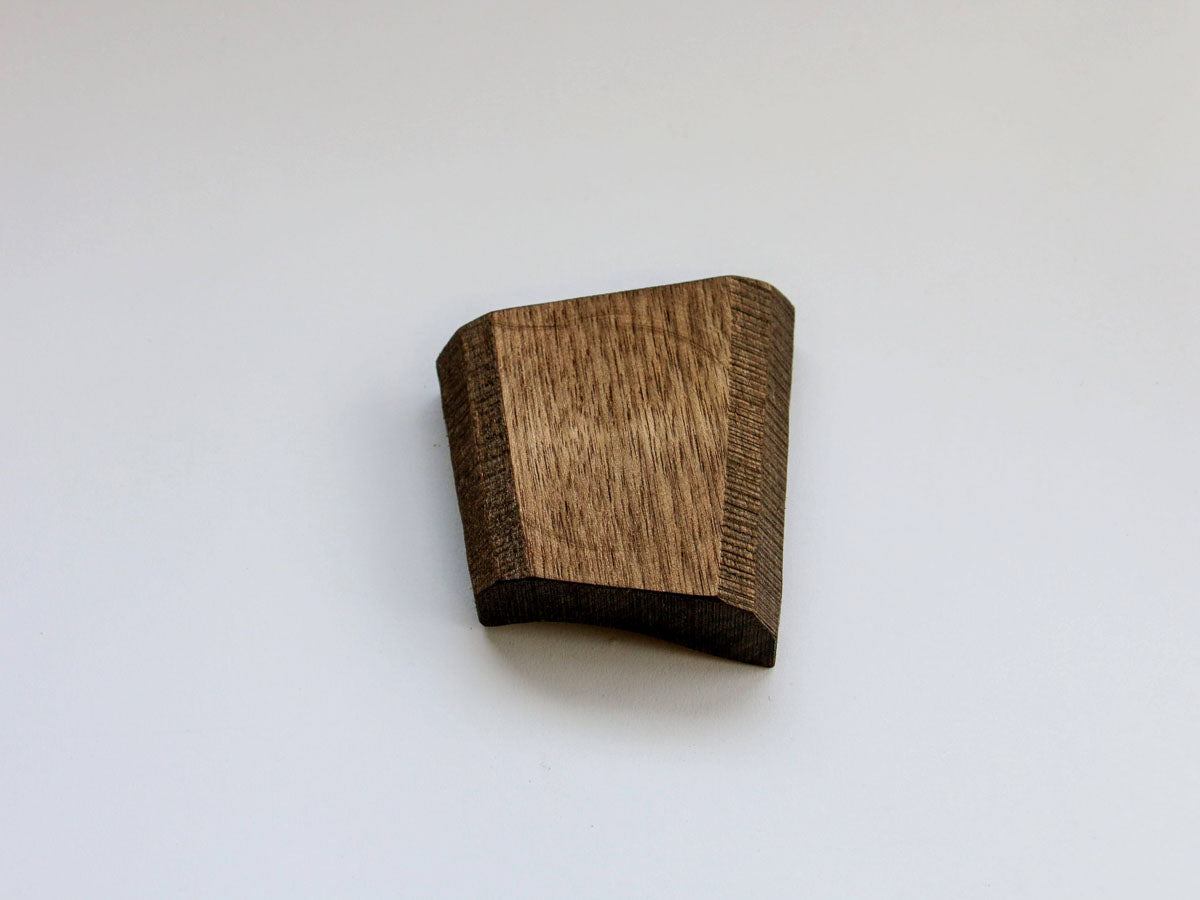 クルミの菱型皿 黒 小【田口慎介】