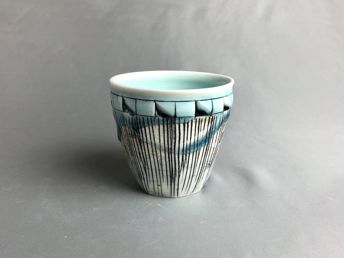 White porcelain beveled cup blue [Tsururingama]