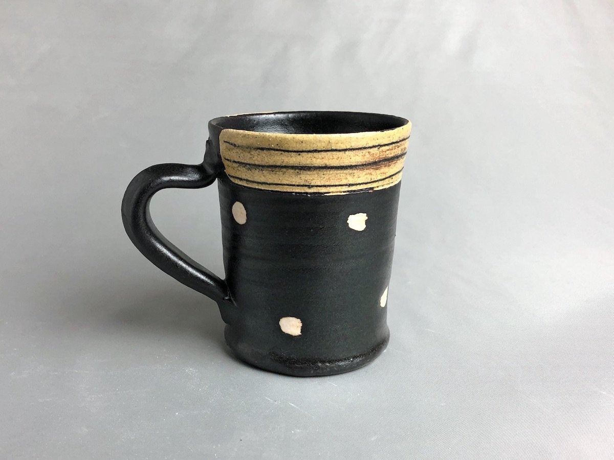 Black glaze line engraved dot tube mug [Kazuhito Yamamoto]