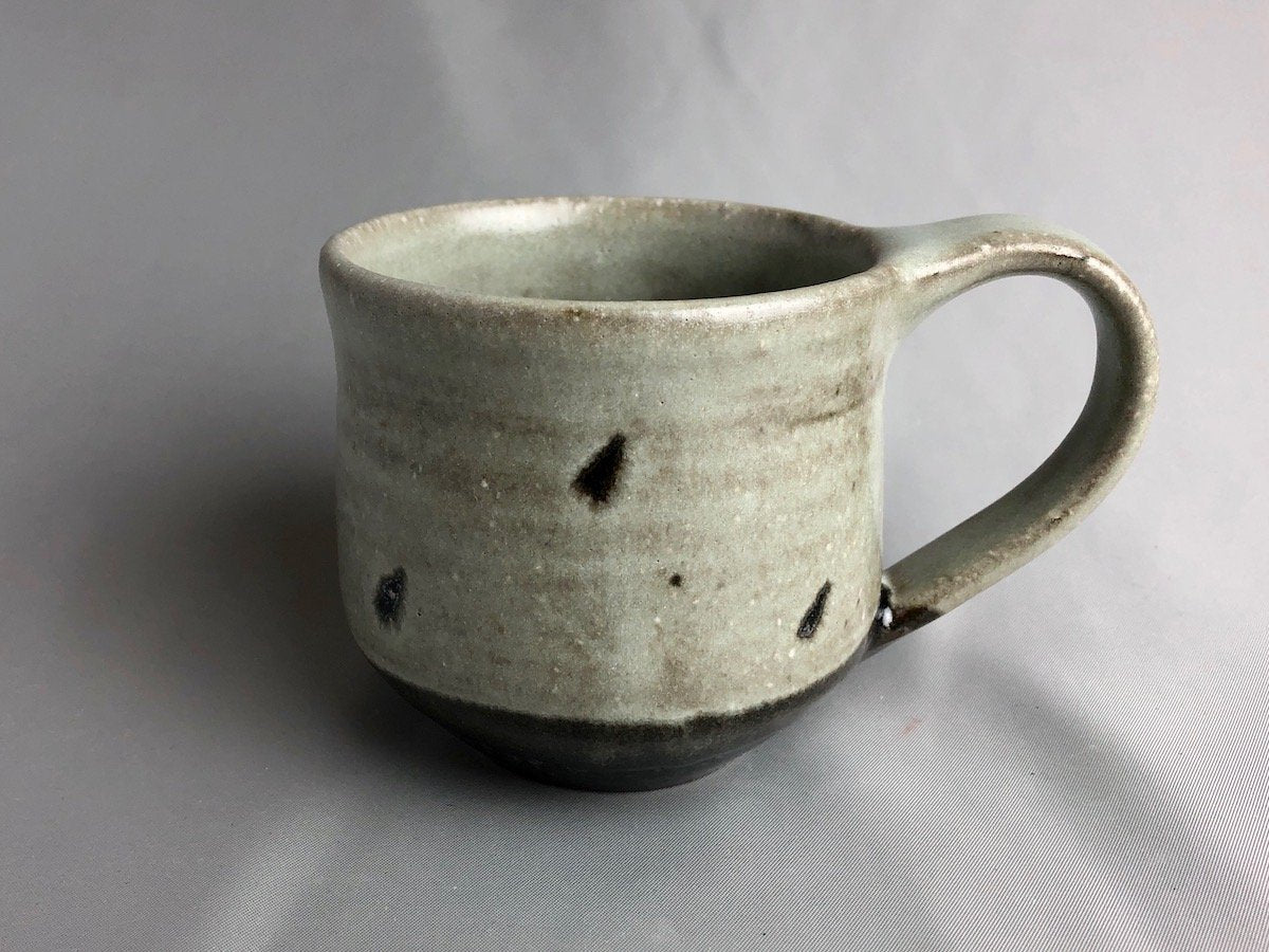 Gray glaze black dot mug [Tatsuo Otomo]