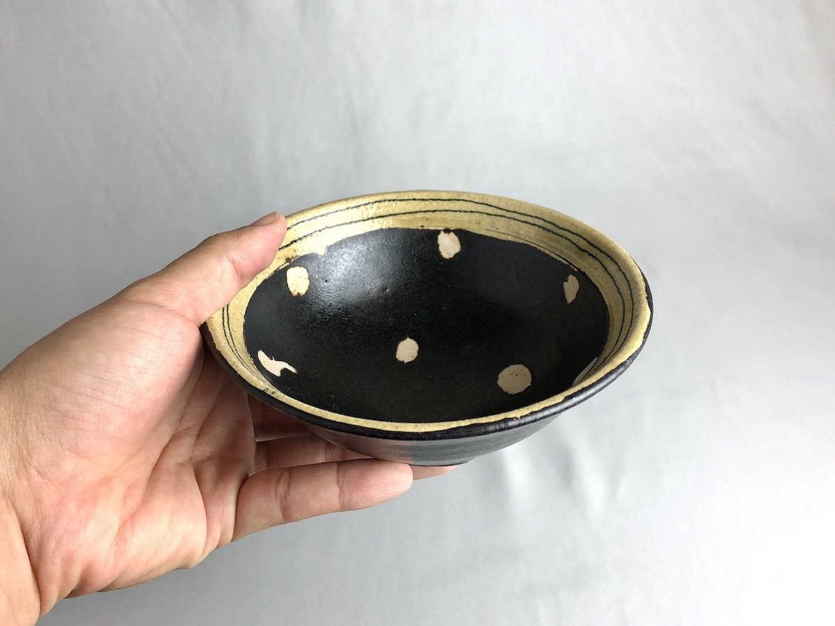 Black glaze line-engraved dot 5-inch pot [Kazuhito Yamamoto]