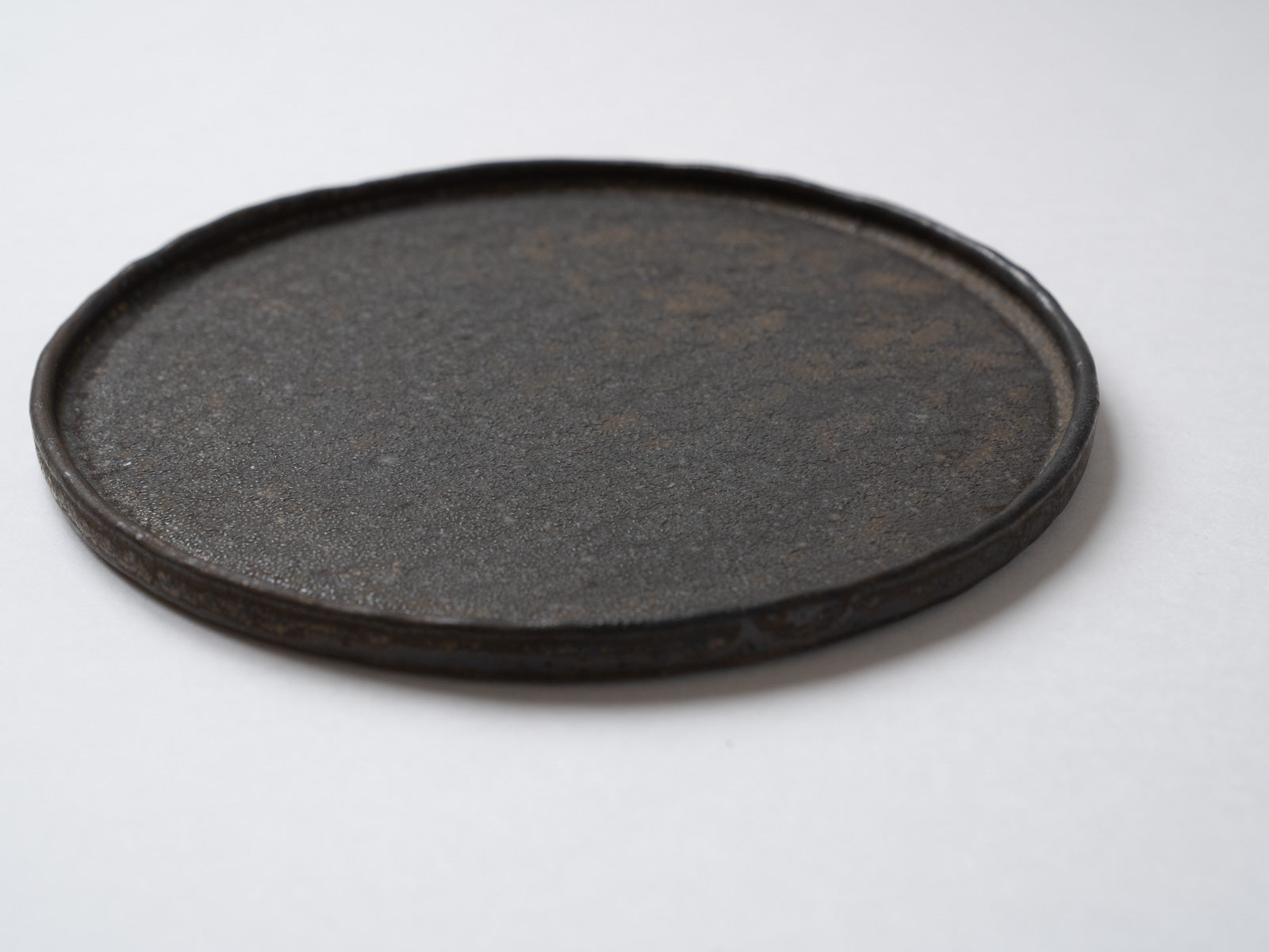 Brown glaze 18cm edged plate [Hideki Yamamoto]