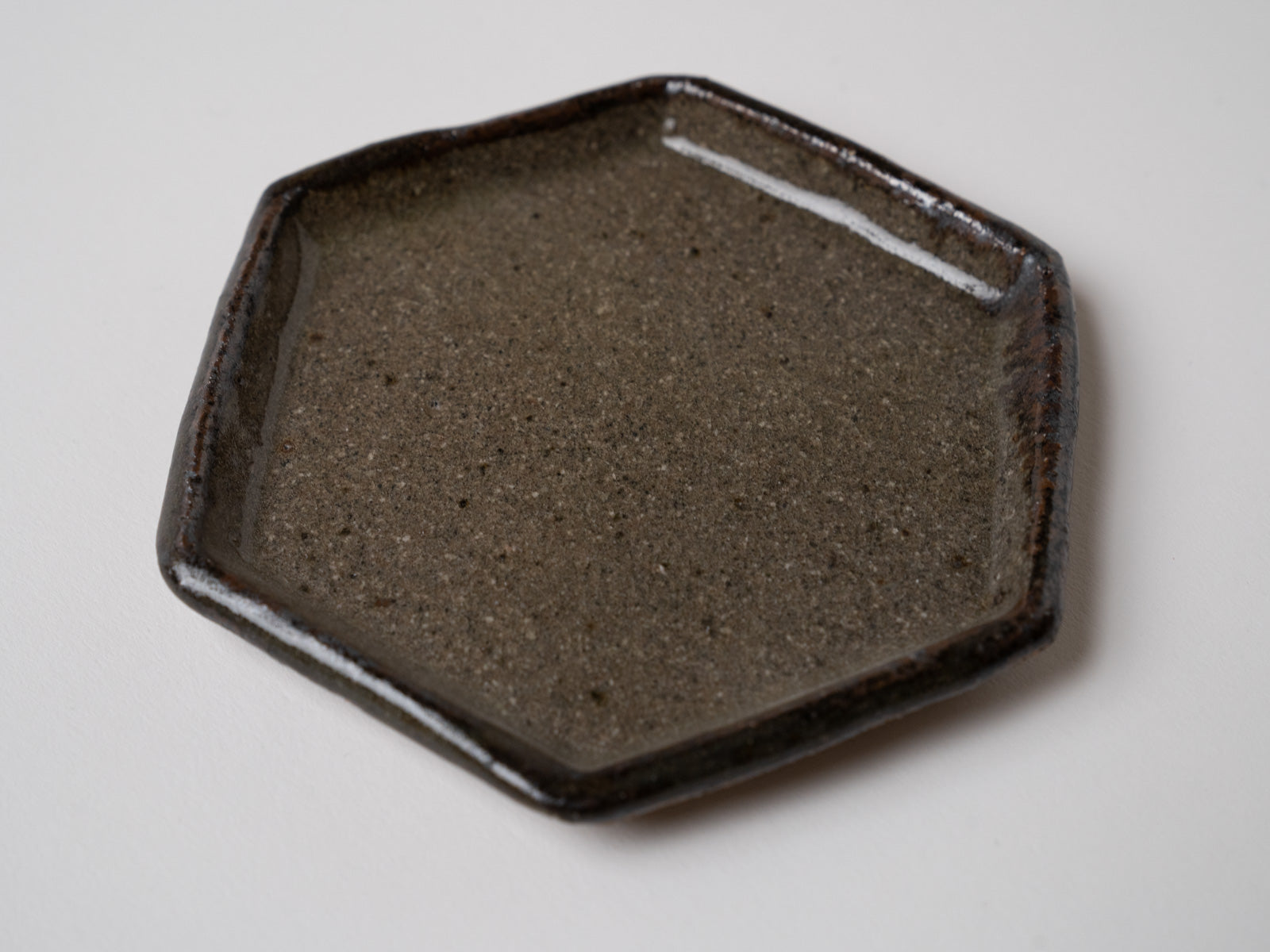 Karatsu hexagonal small plate [Otenke Kiln]