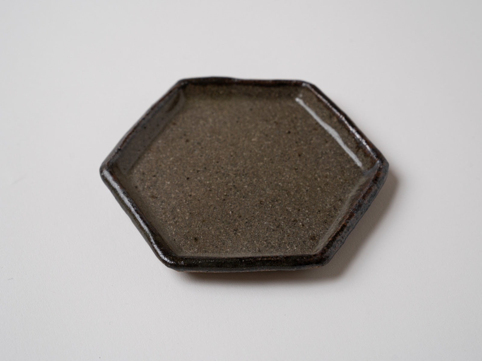 Karatsu hexagonal small plate [Otenke Kiln]