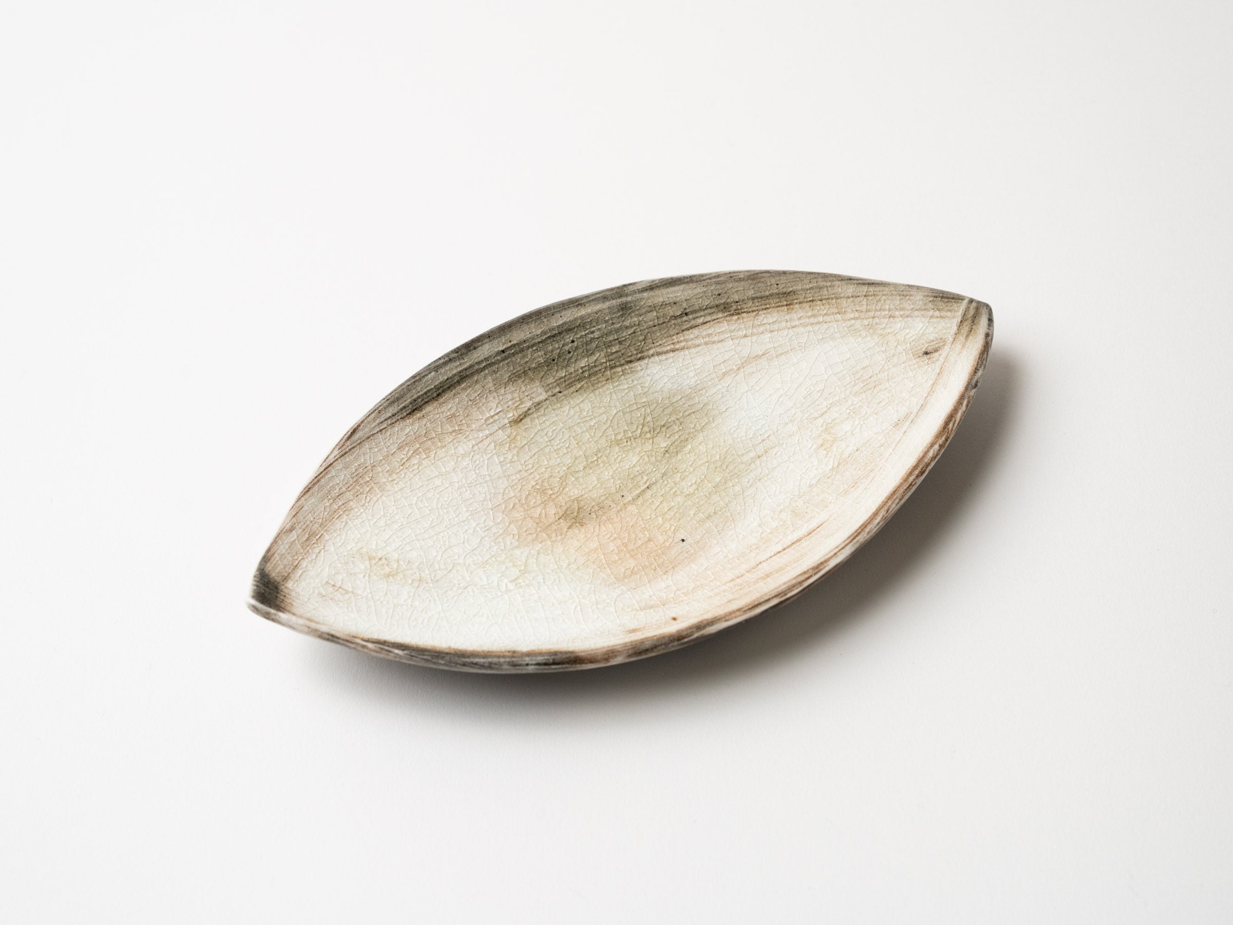Glass glazed leaf plate [Hideki Yamamoto]