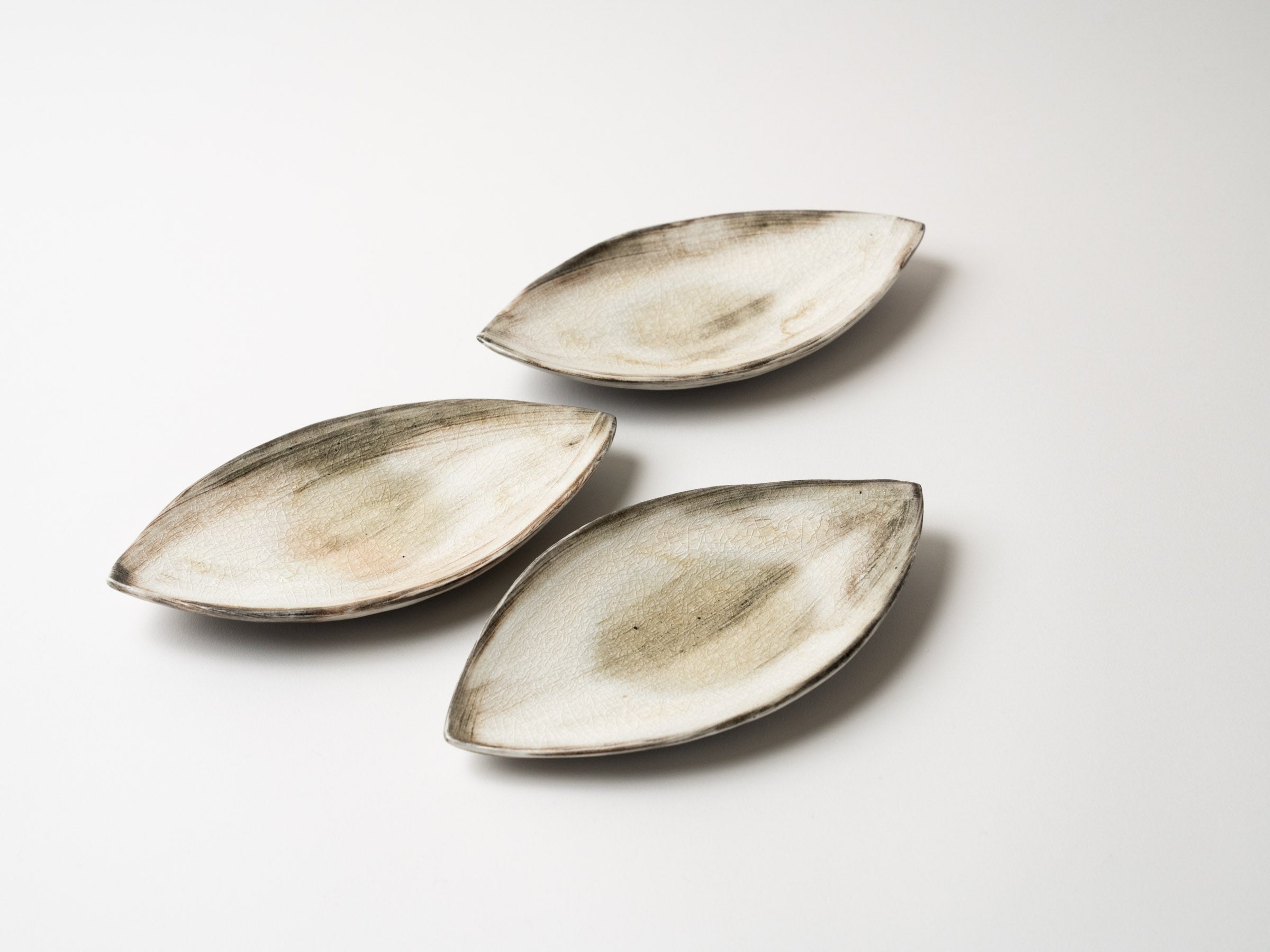 Glass glazed leaf plate [Hideki Yamamoto]