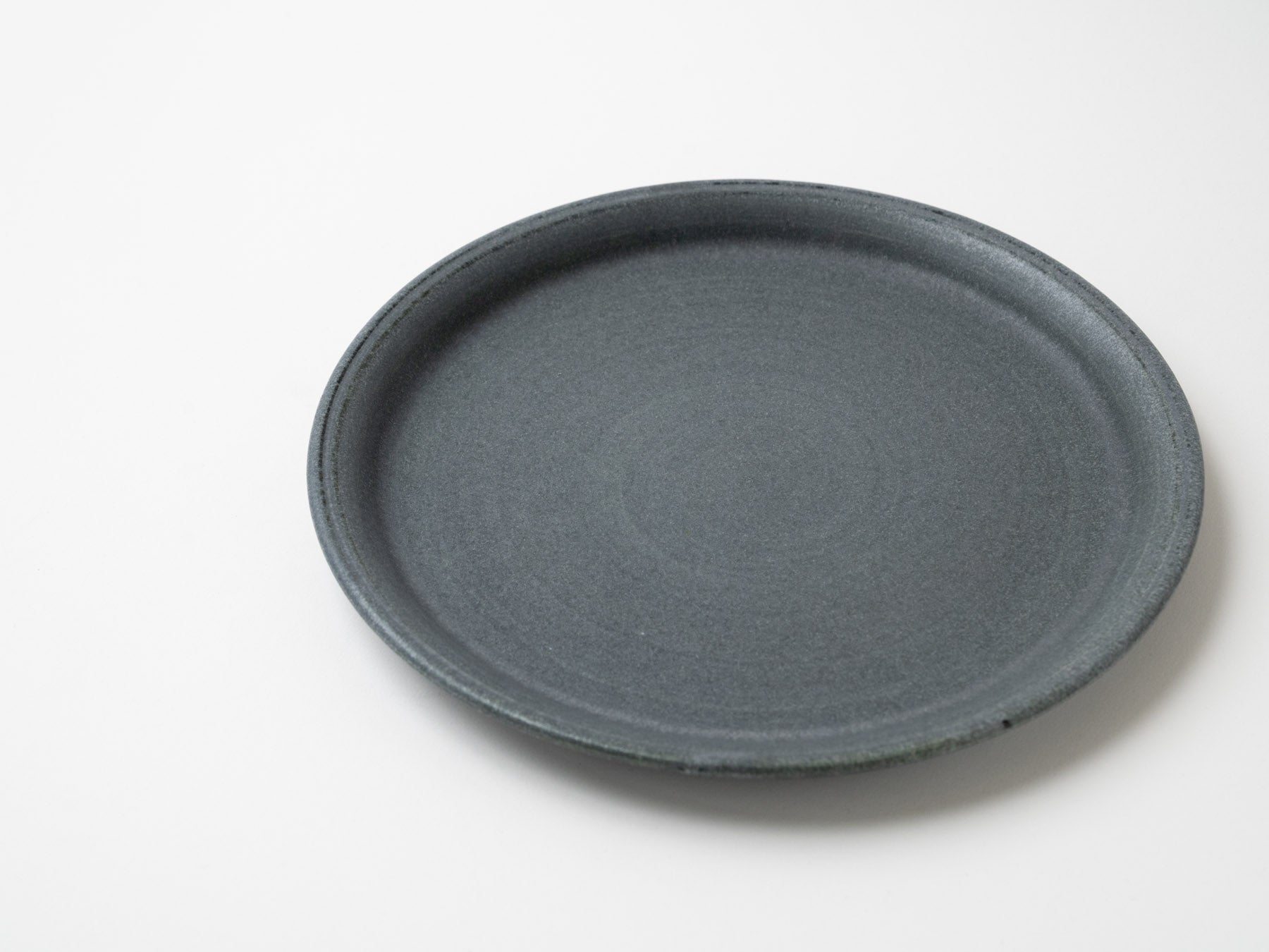 Gray navy blue 8-inch plate [Bunzan Kanae]