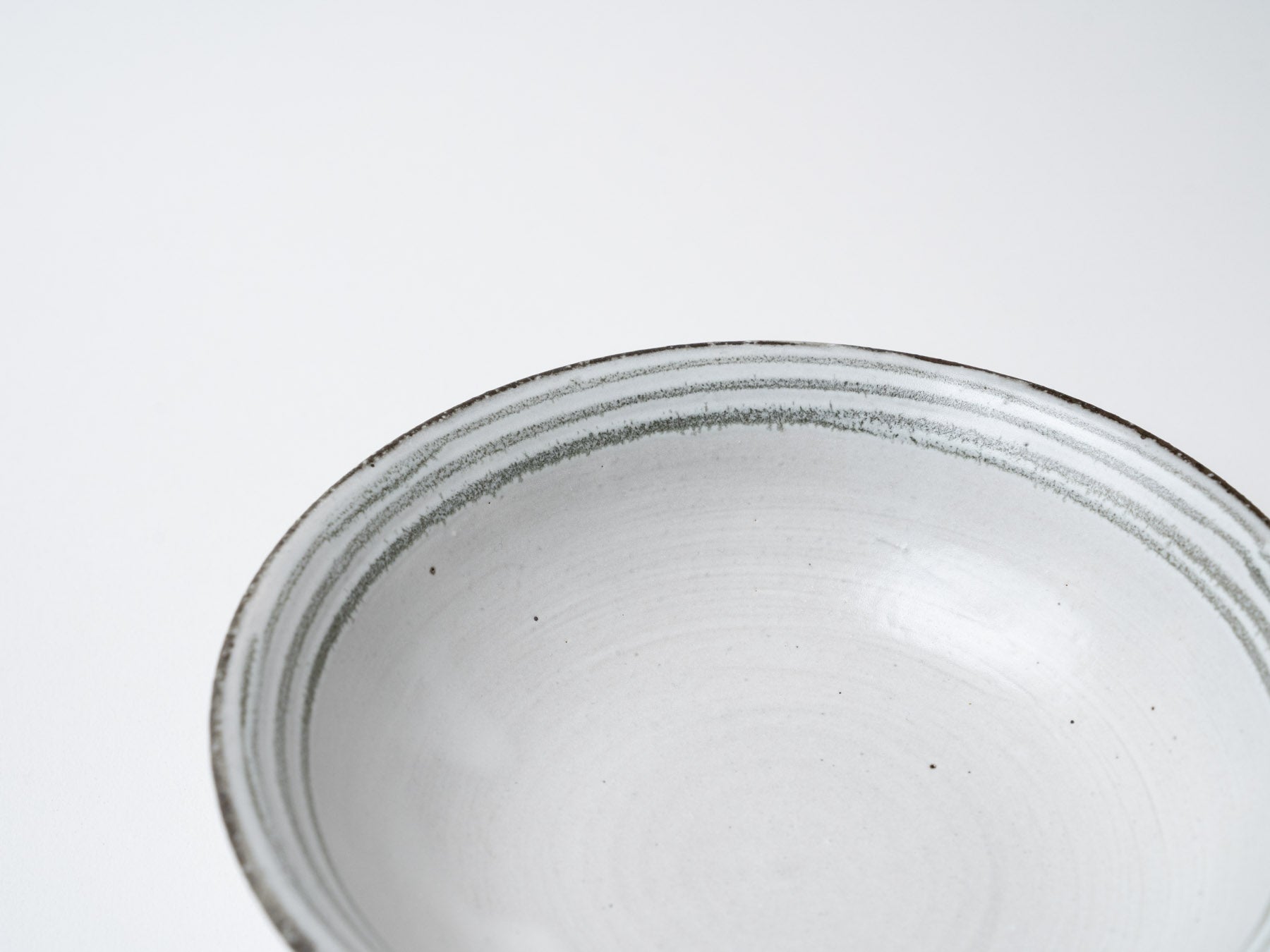 5.5-inch flat pot with powder line carving [Tatsuo Otomo]