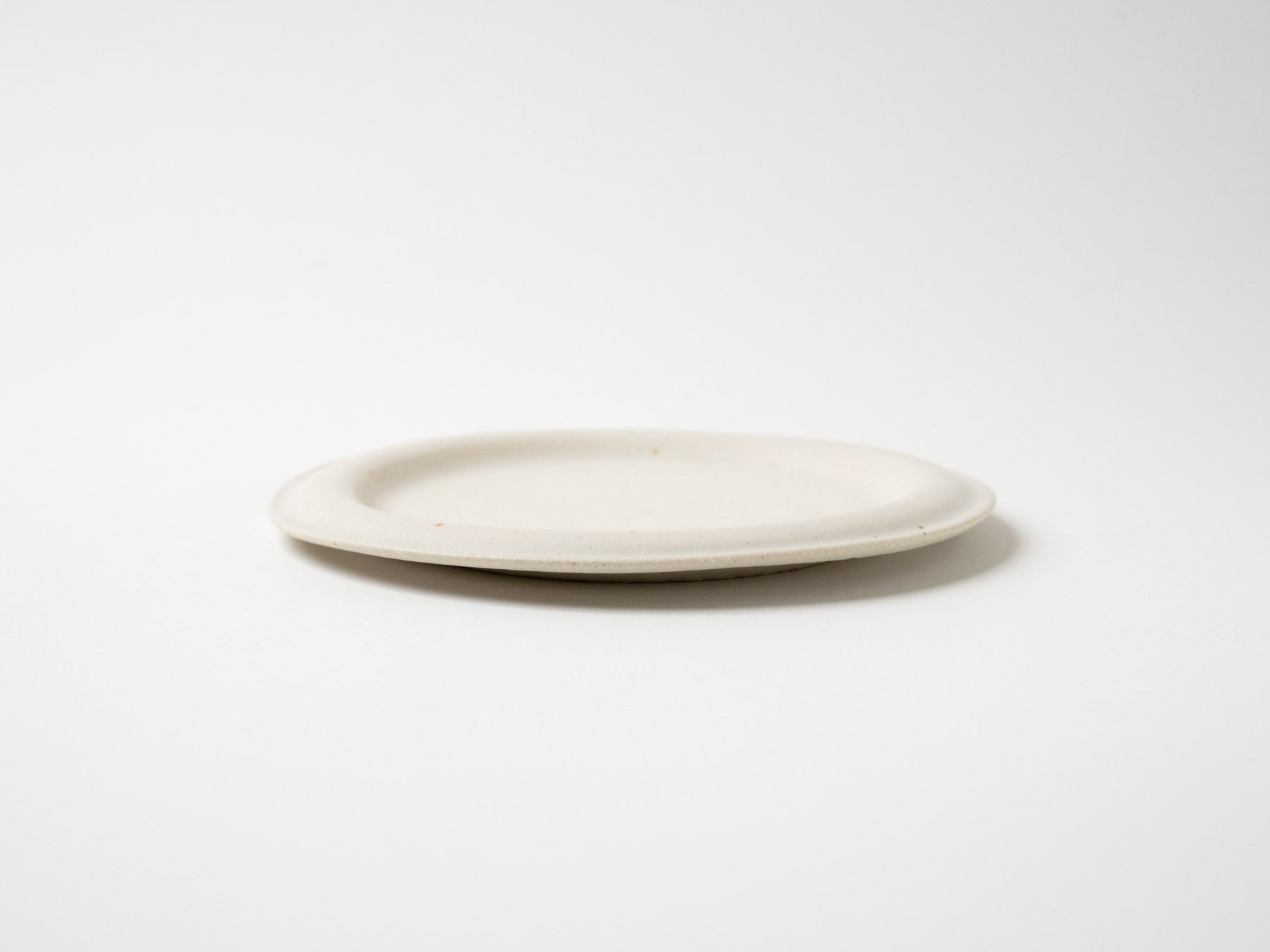 White mat cake plate [Yui Higuchi]