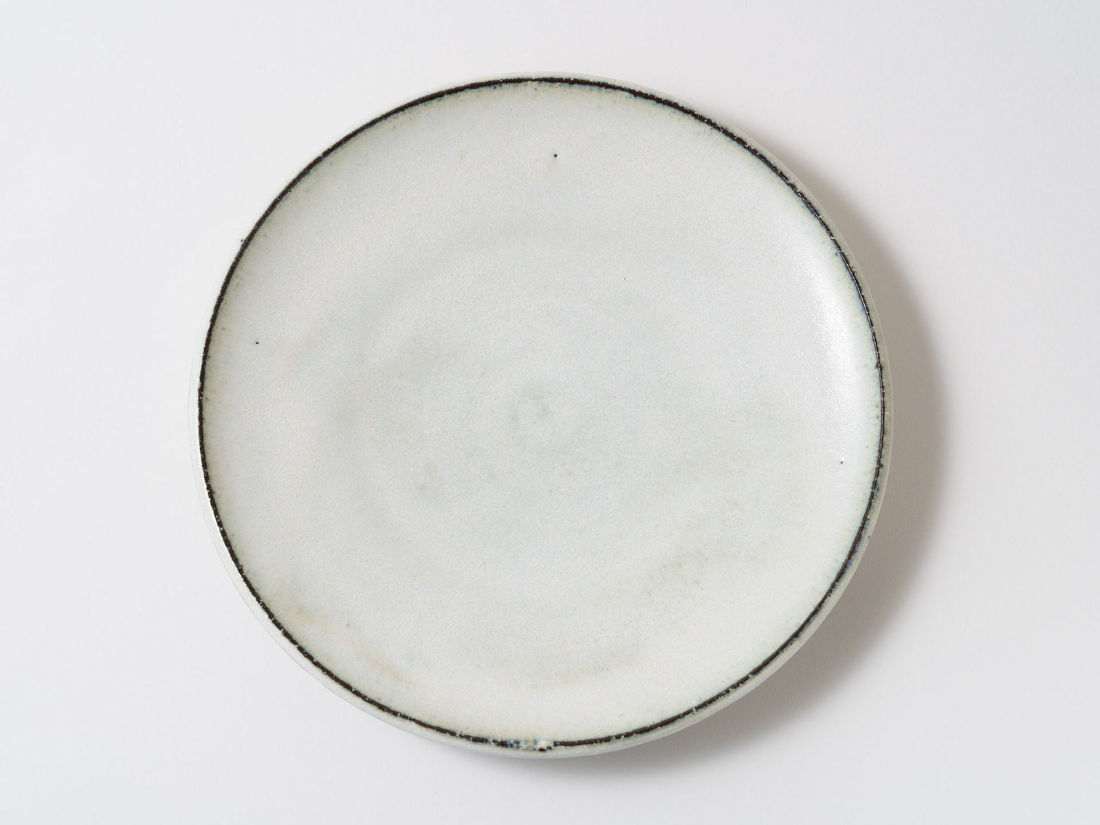 White eight-inch plate [Yuichi Hirai]
