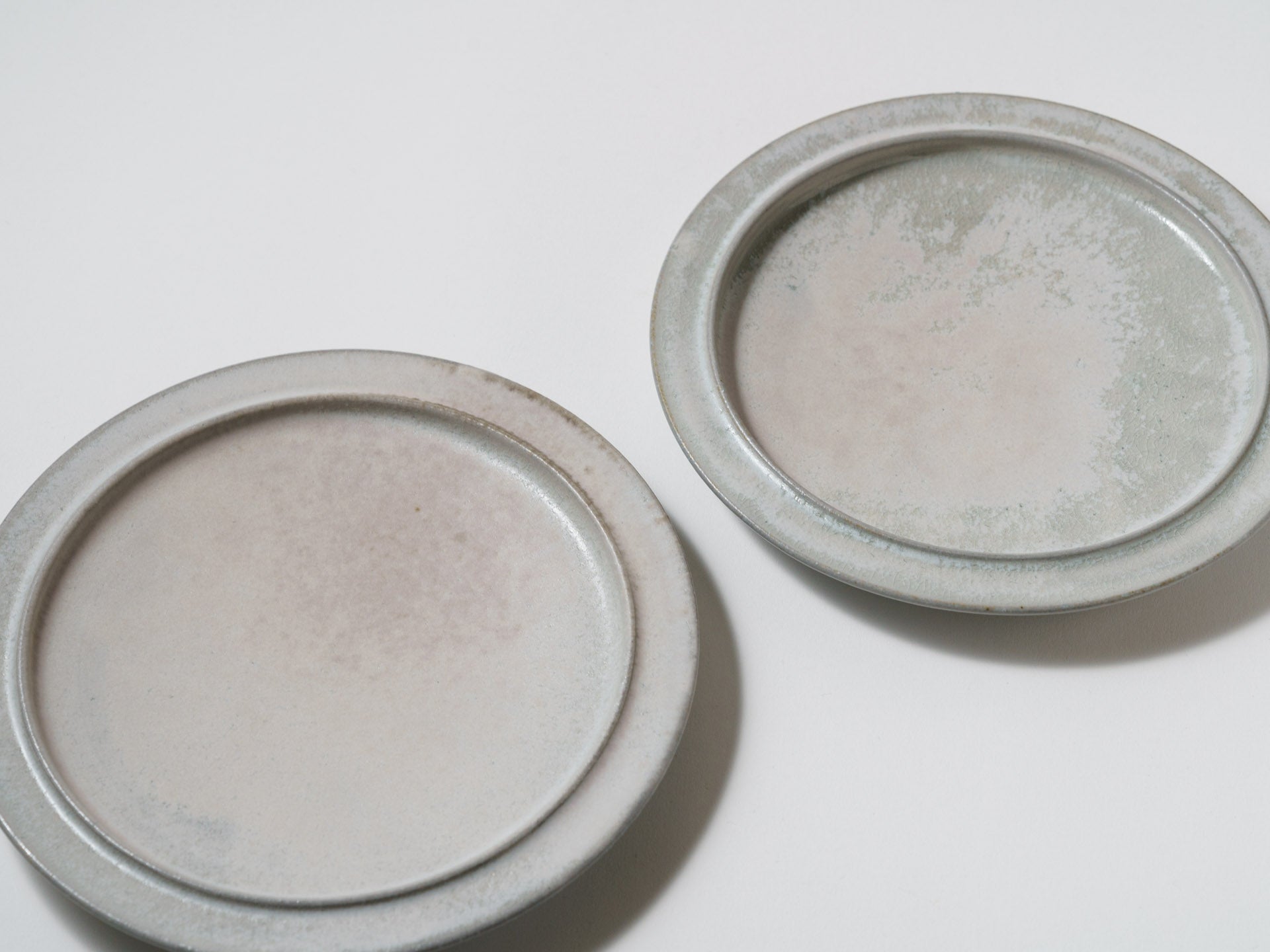 6 inch rim plate ash glaze [Kazuya Murao]