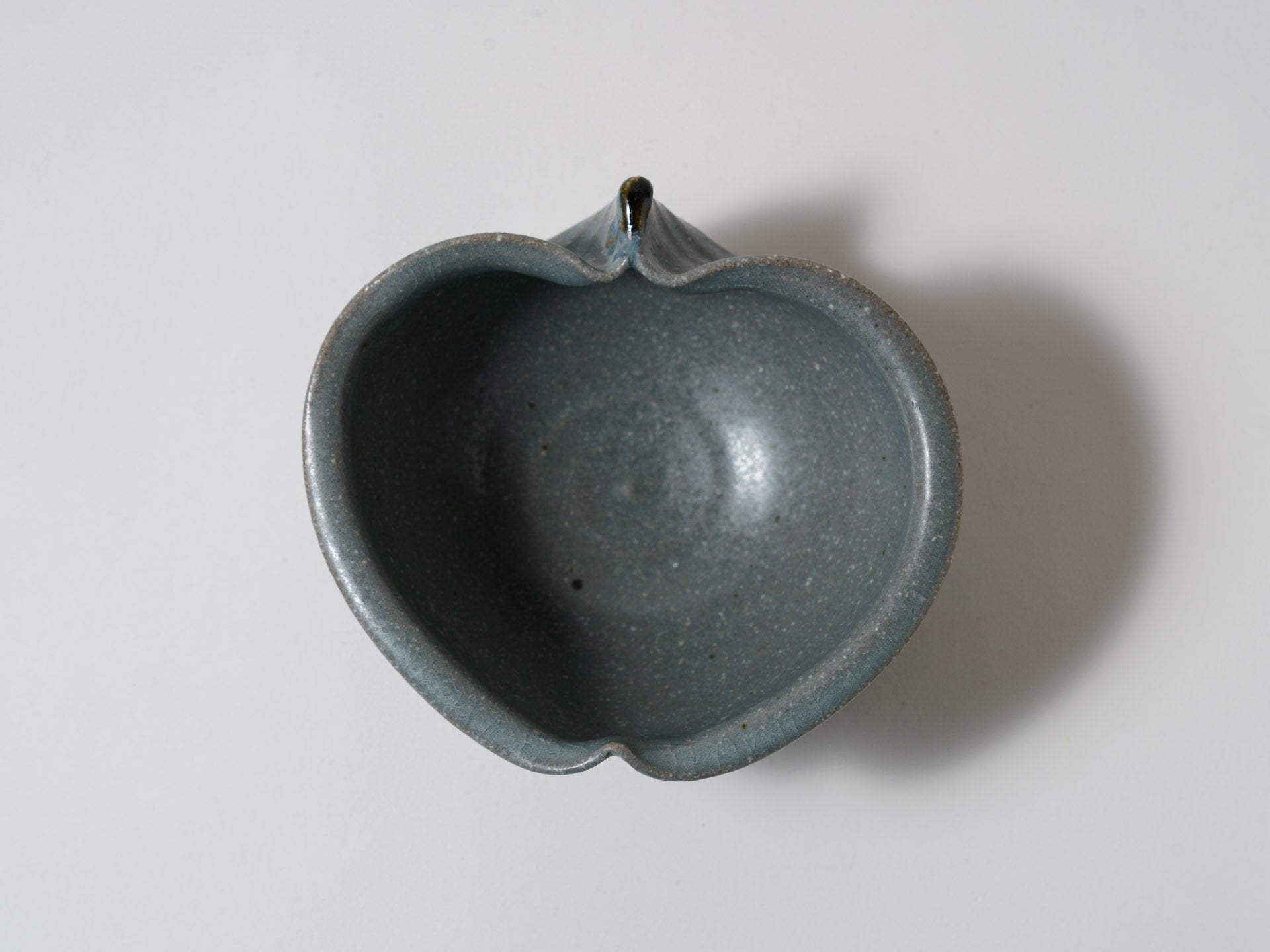 Gray glaze apple bowl small [Furuya Ceramic Works]