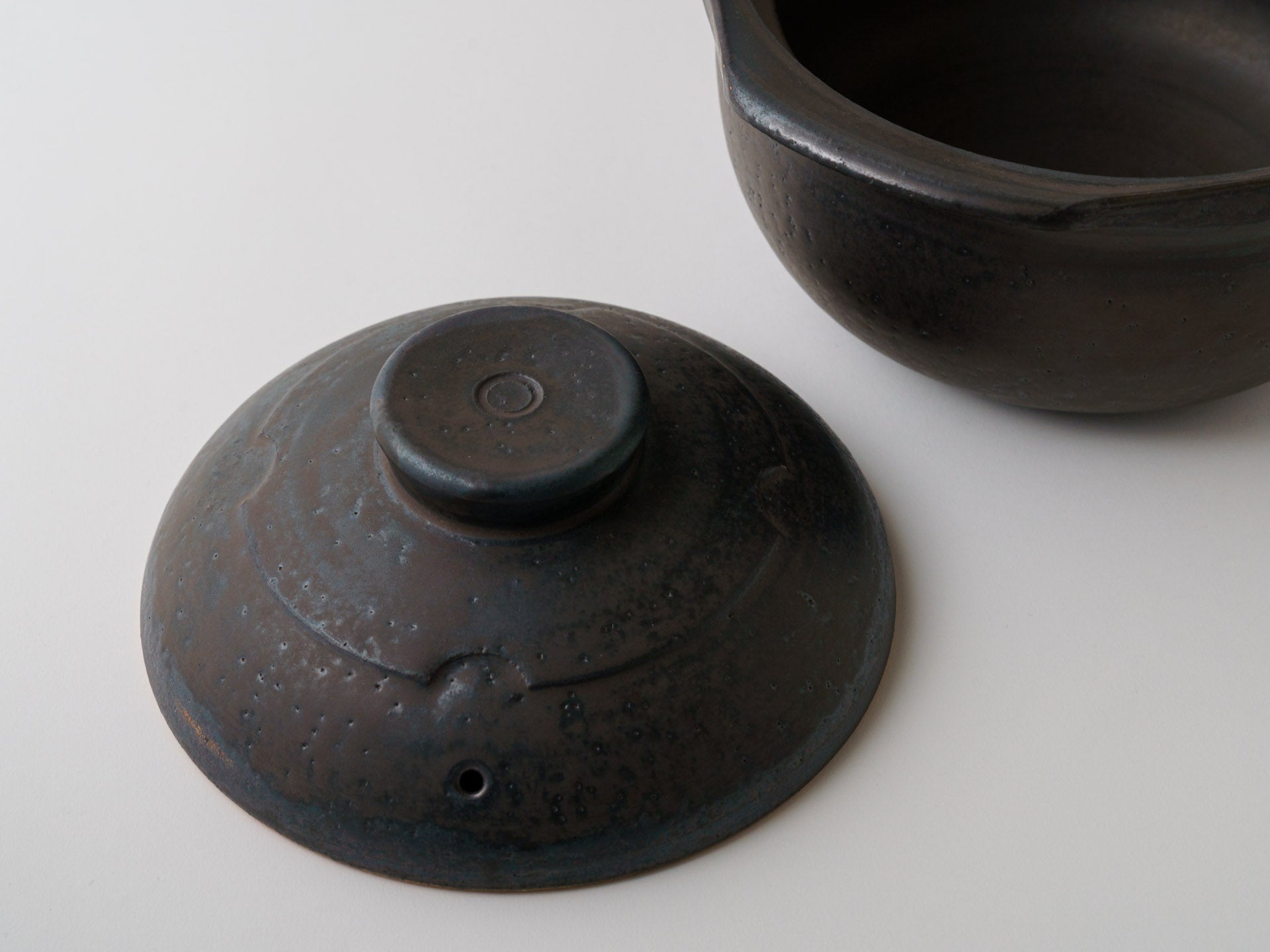 Black smoked pot [Yamamoto Taizo_23ex]
