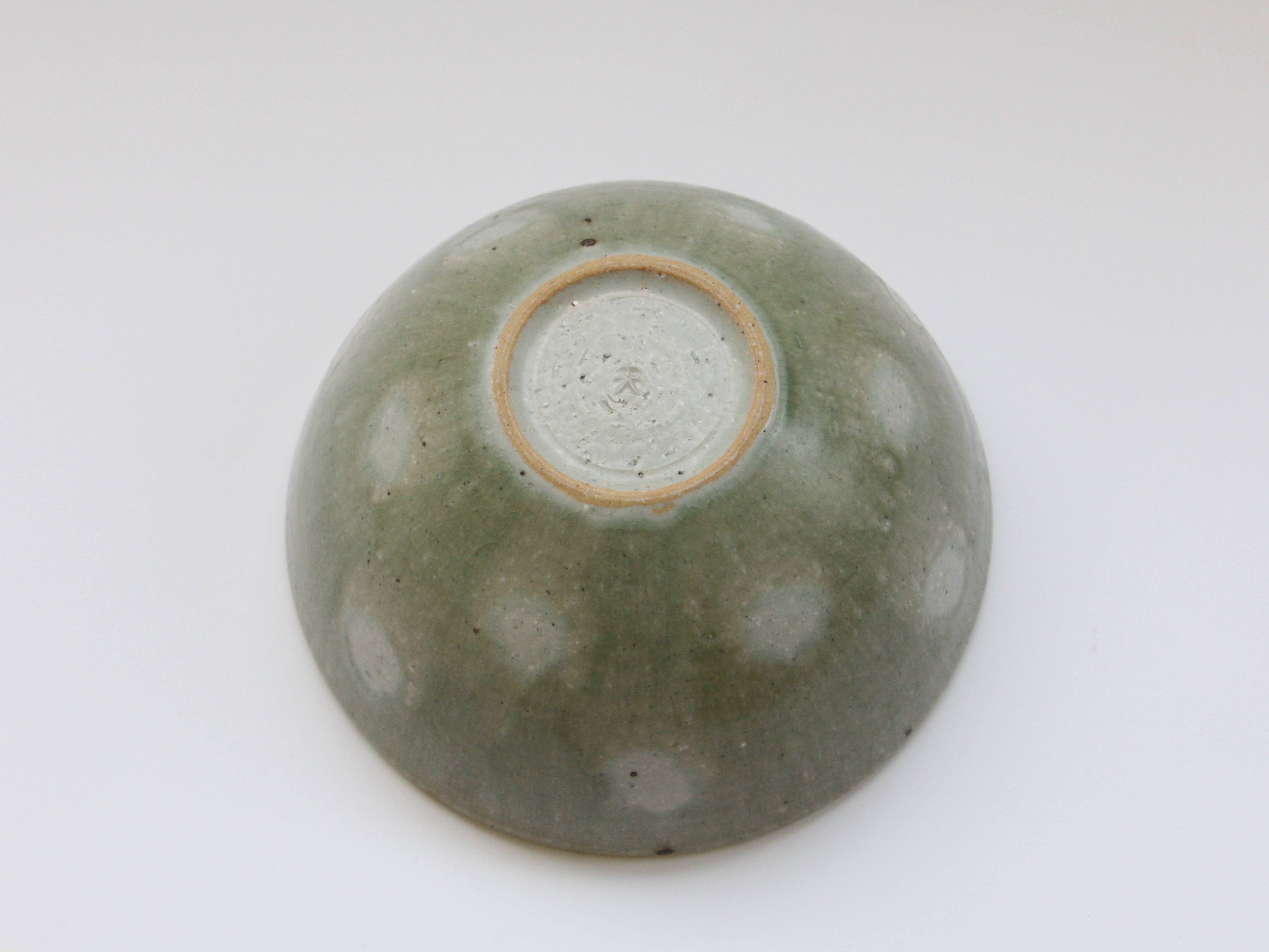 Ash glaze dot 6-inch round bowl [Tatsuo Otomo]