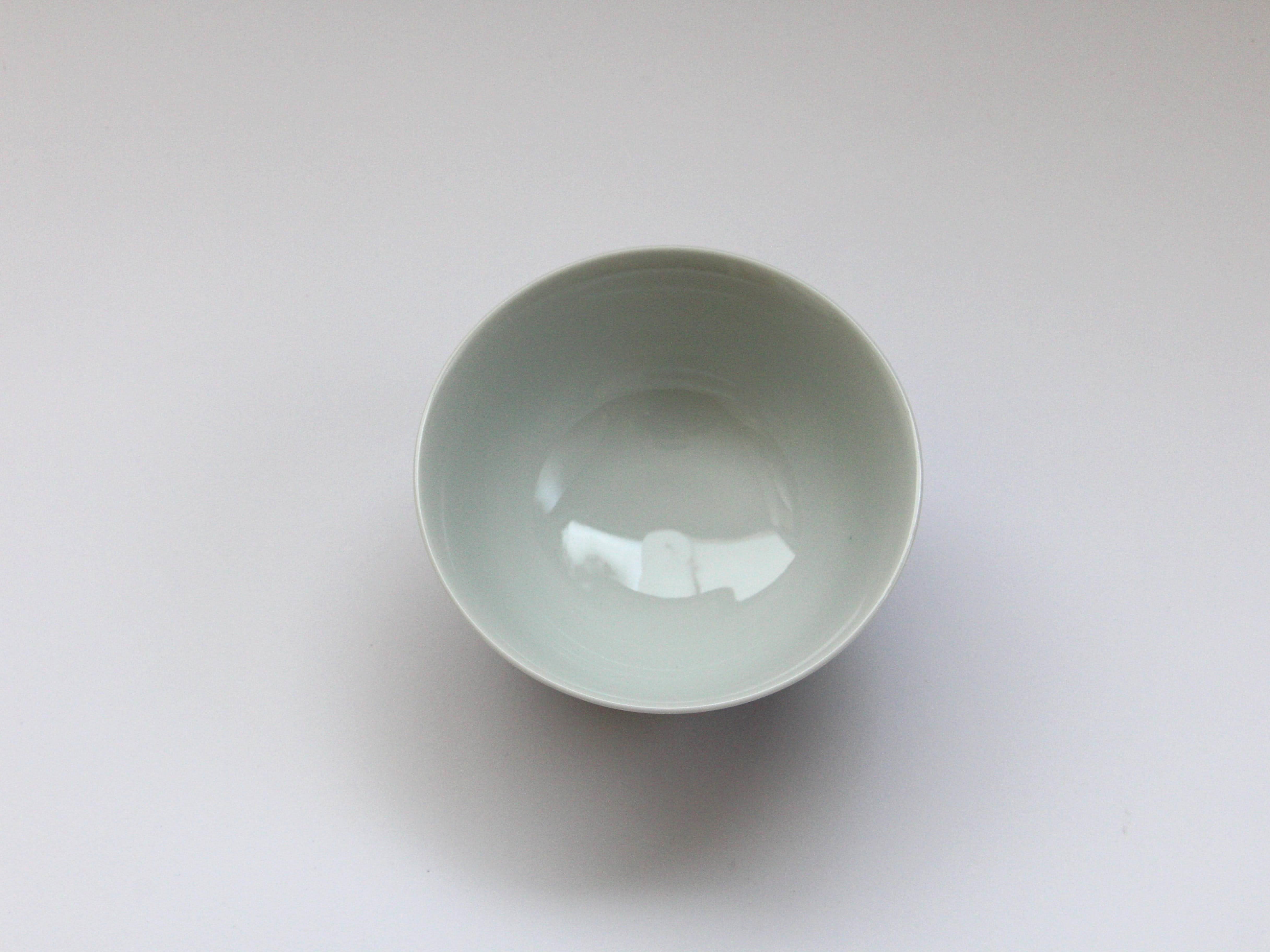 Dark flower rabbit rice bowl large [Tokushichigama]