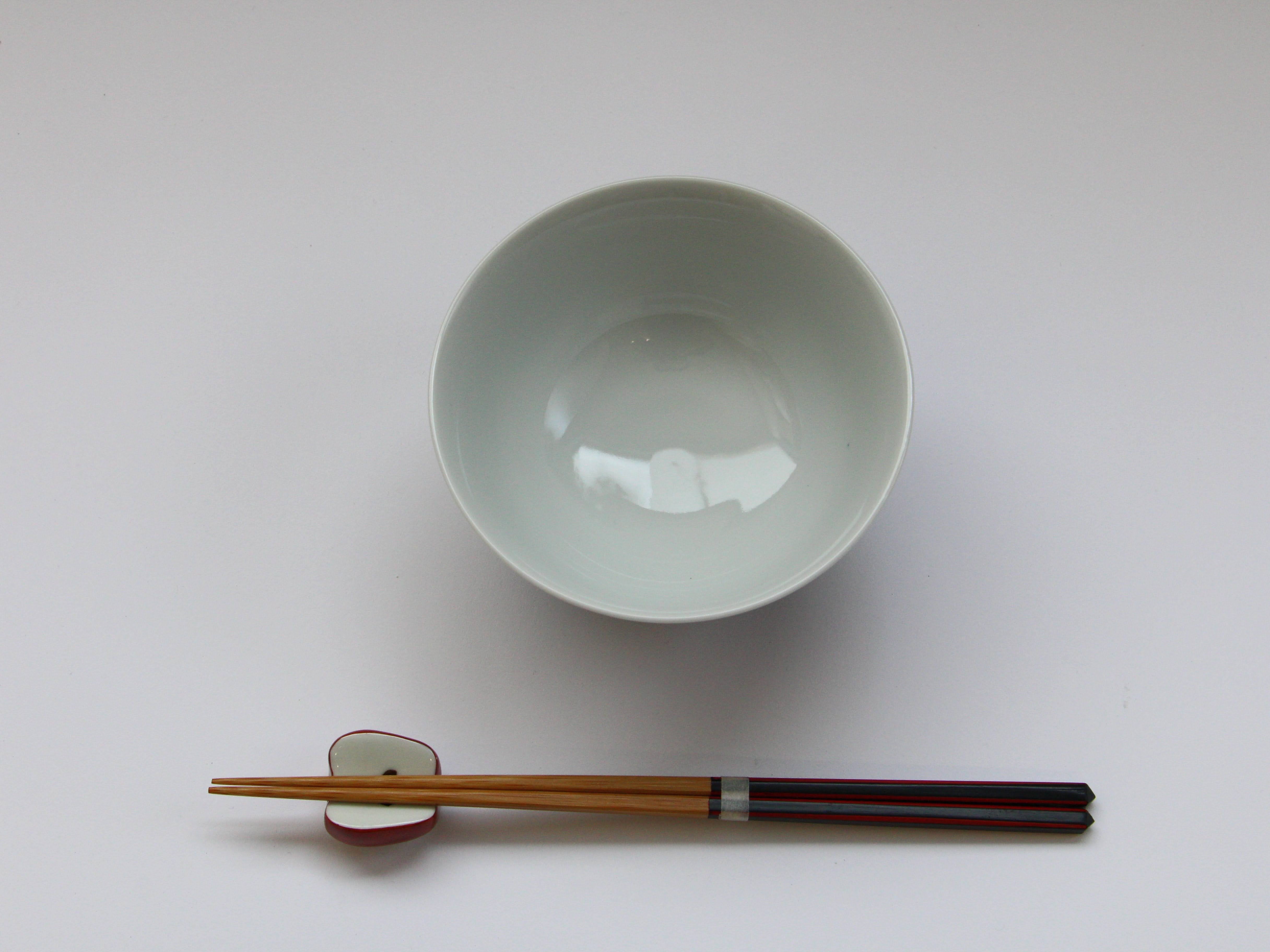 Dark flower rabbit rice bowl large [Tokushichigama]