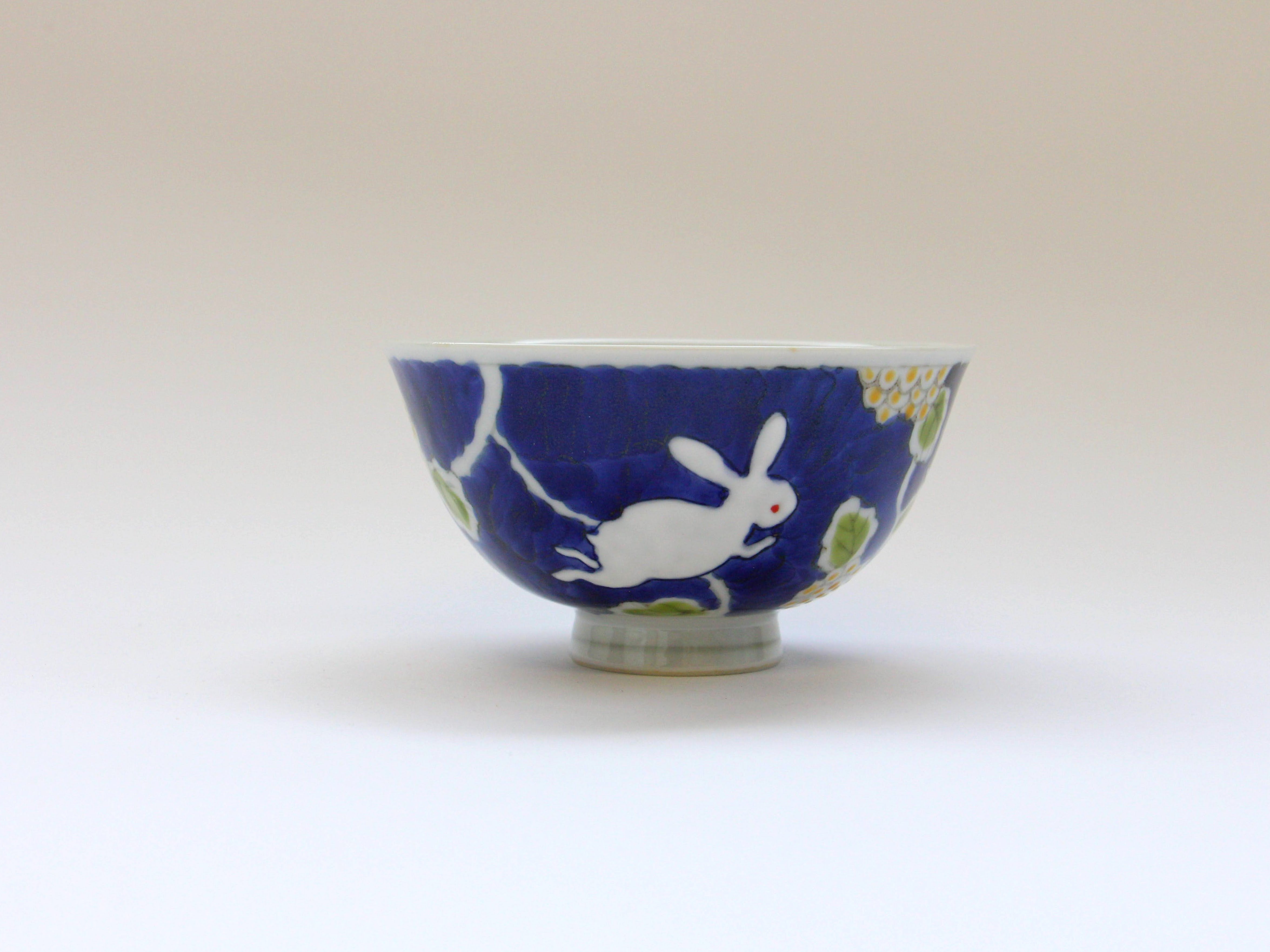 Dark flower rabbit rice bowl small [Tokushichigama]