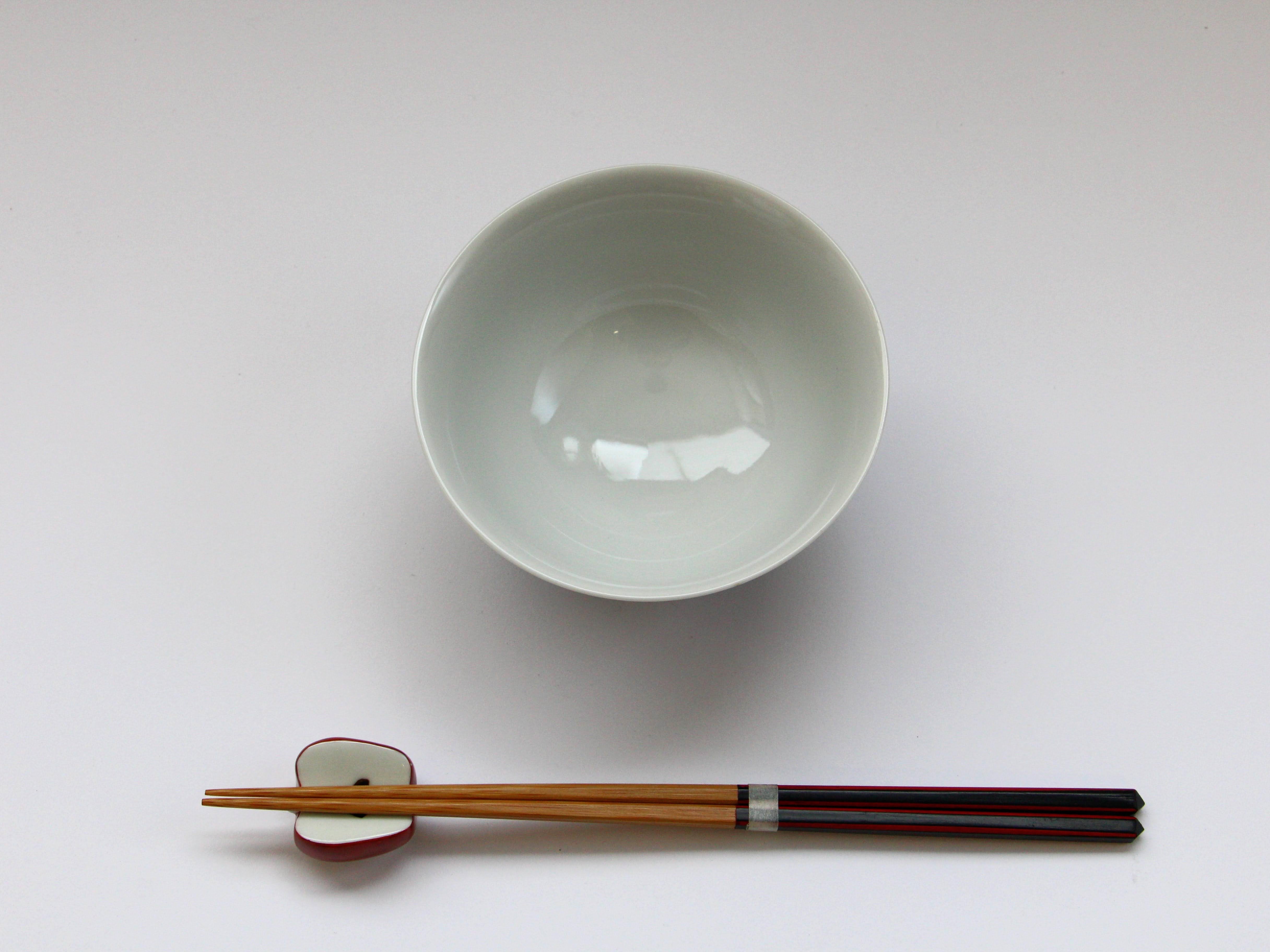 Dark flower rabbit rice bowl small [Tokushichigama]