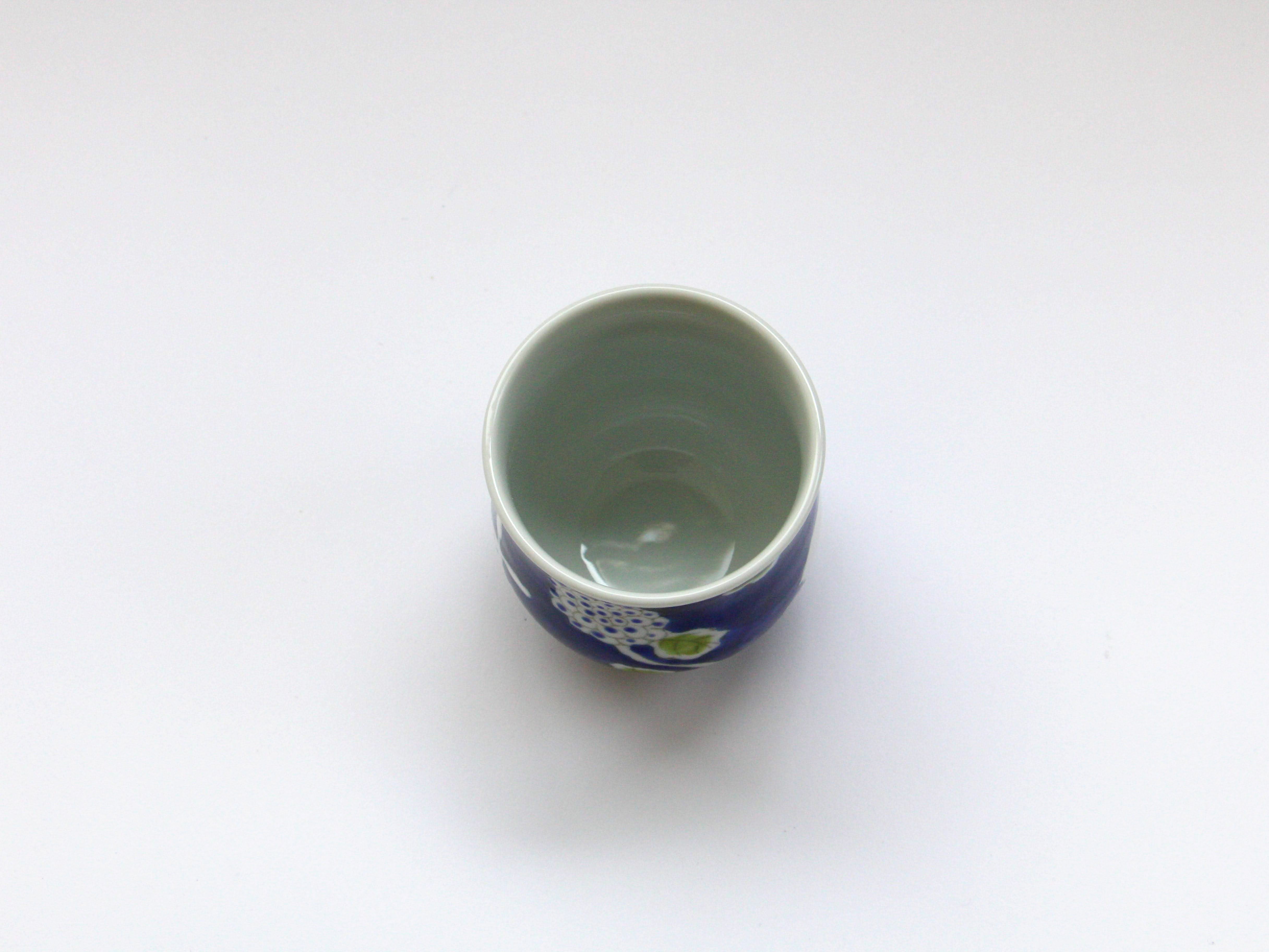Dark flower rabbit teacup large [Tokushichigama]