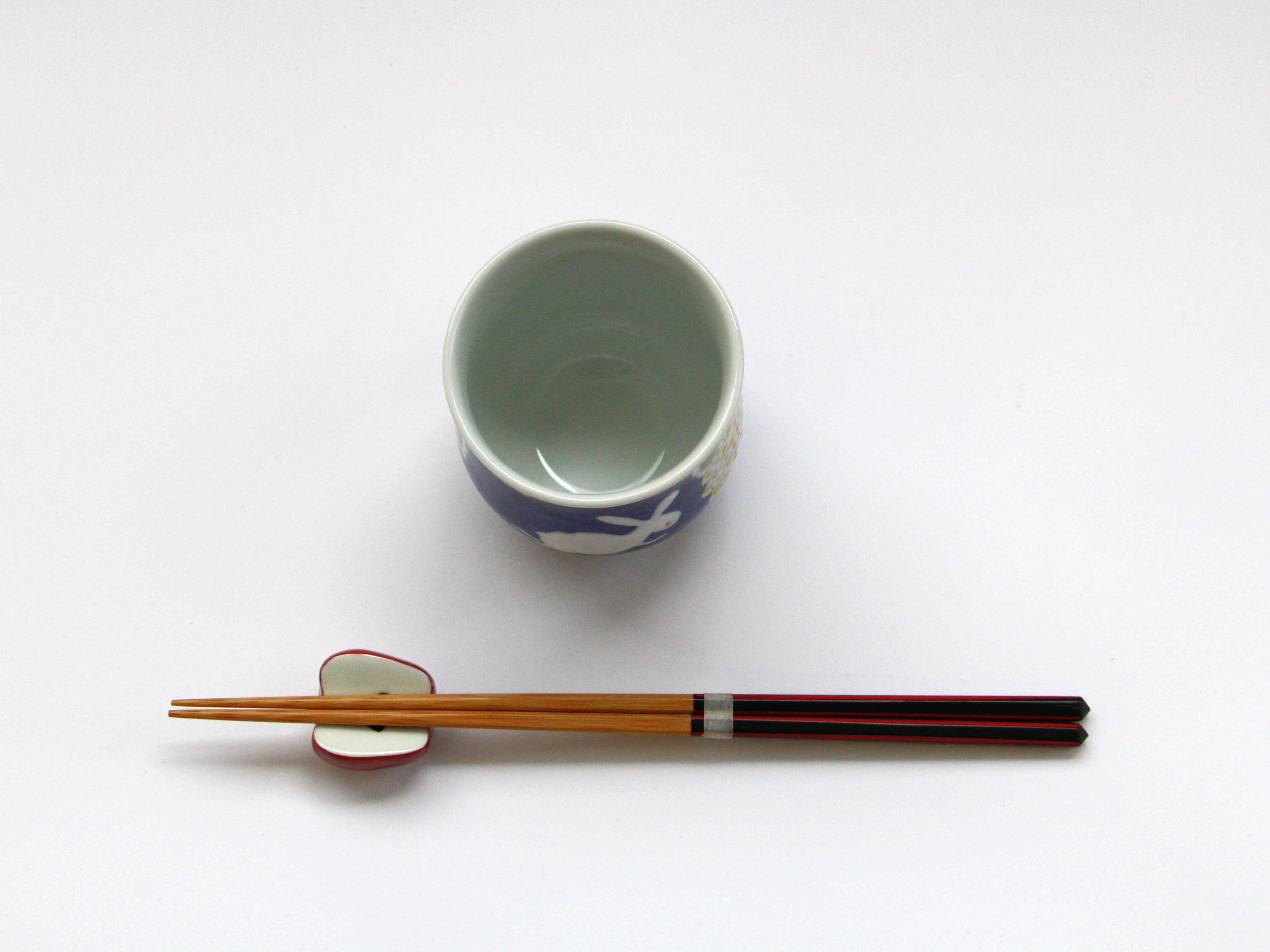 Dark flower rabbit teacup small [Tokushichigama]
