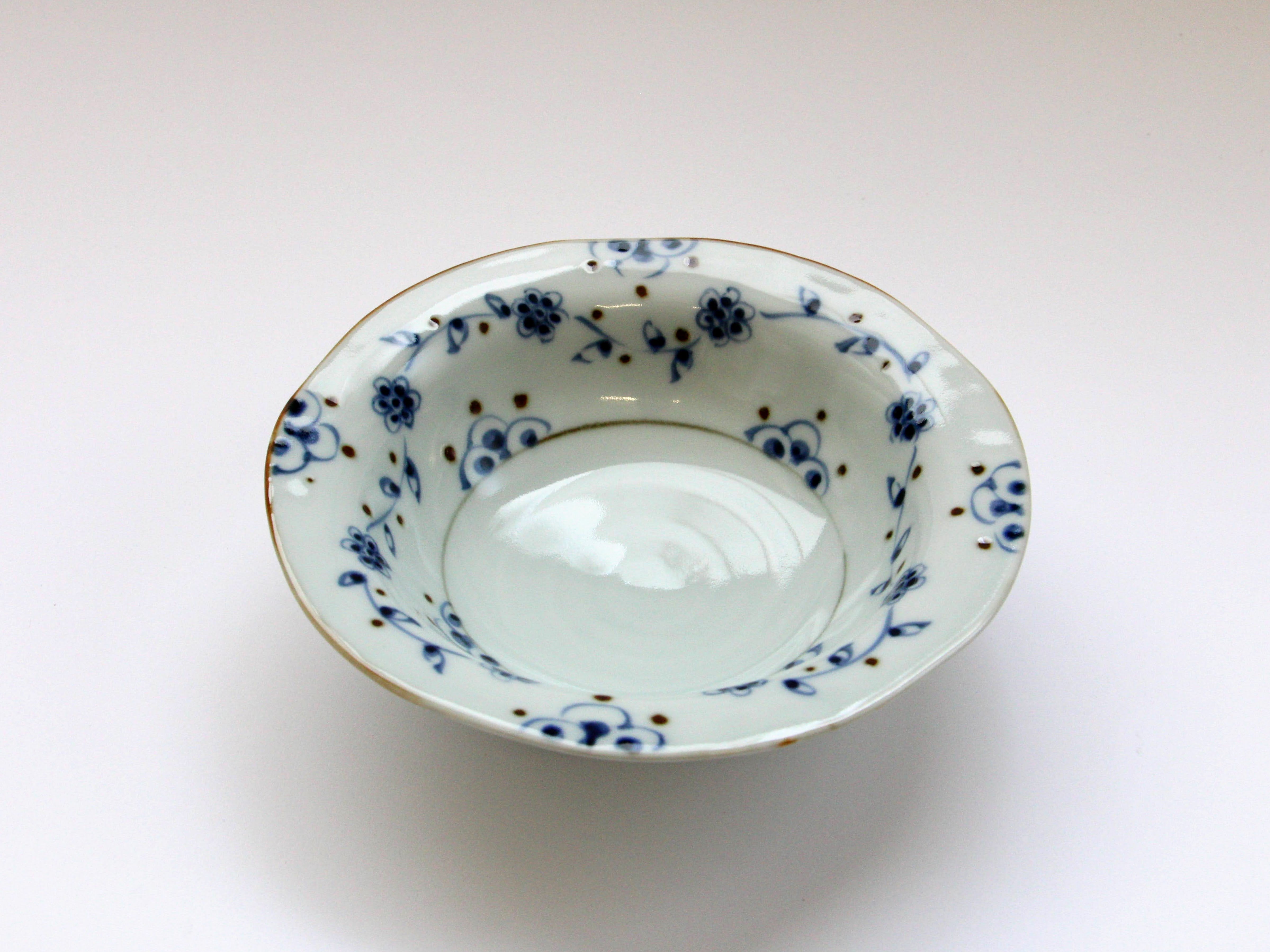 Vine arabesque rim bowl [Tokushichigama]