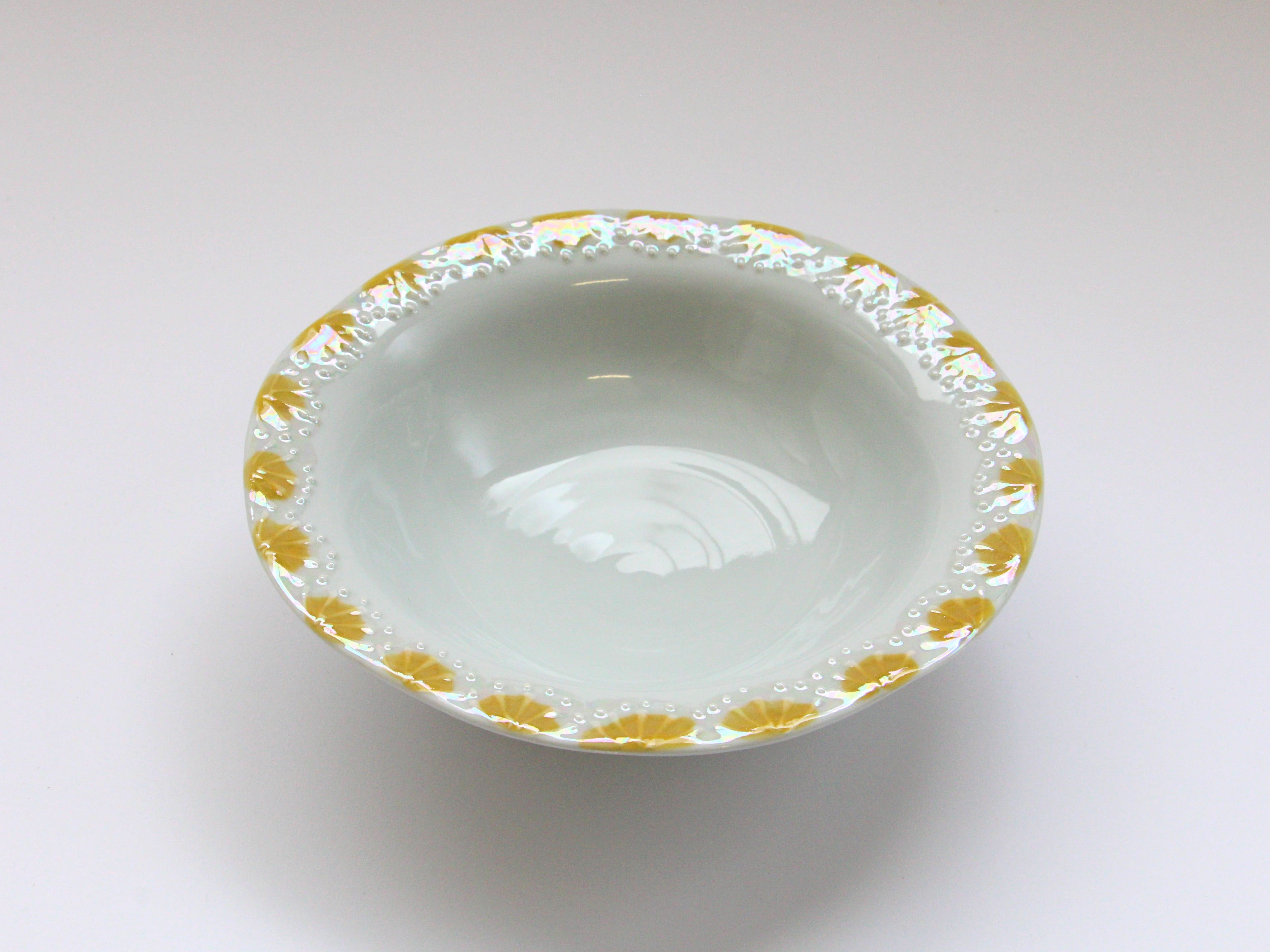Raster stamen crest rim bowl yellow [Tokushichigama]
