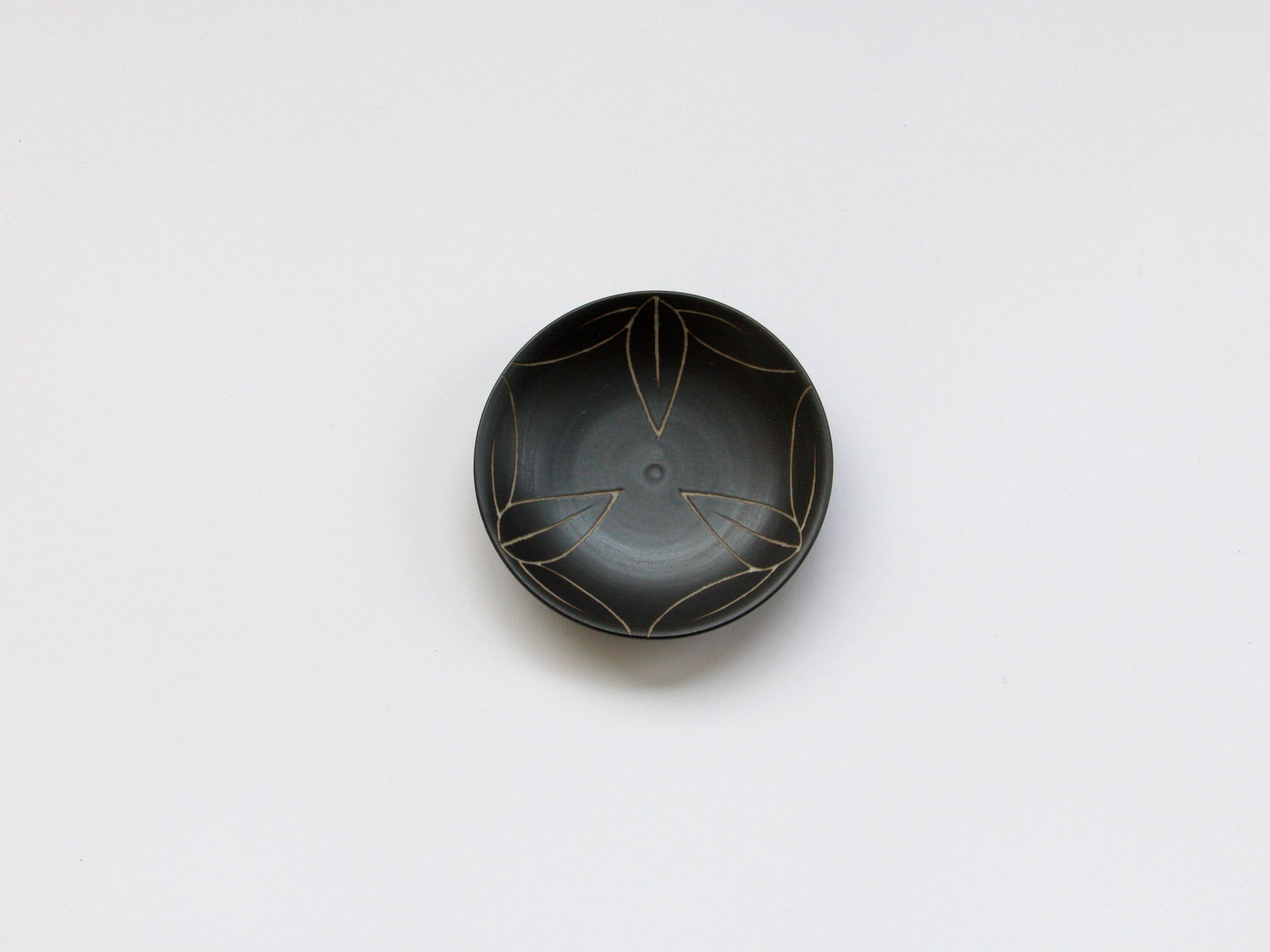 Black ceramic carving (Japanese) 2.5 inch plate bamboo [Tamori Touen]