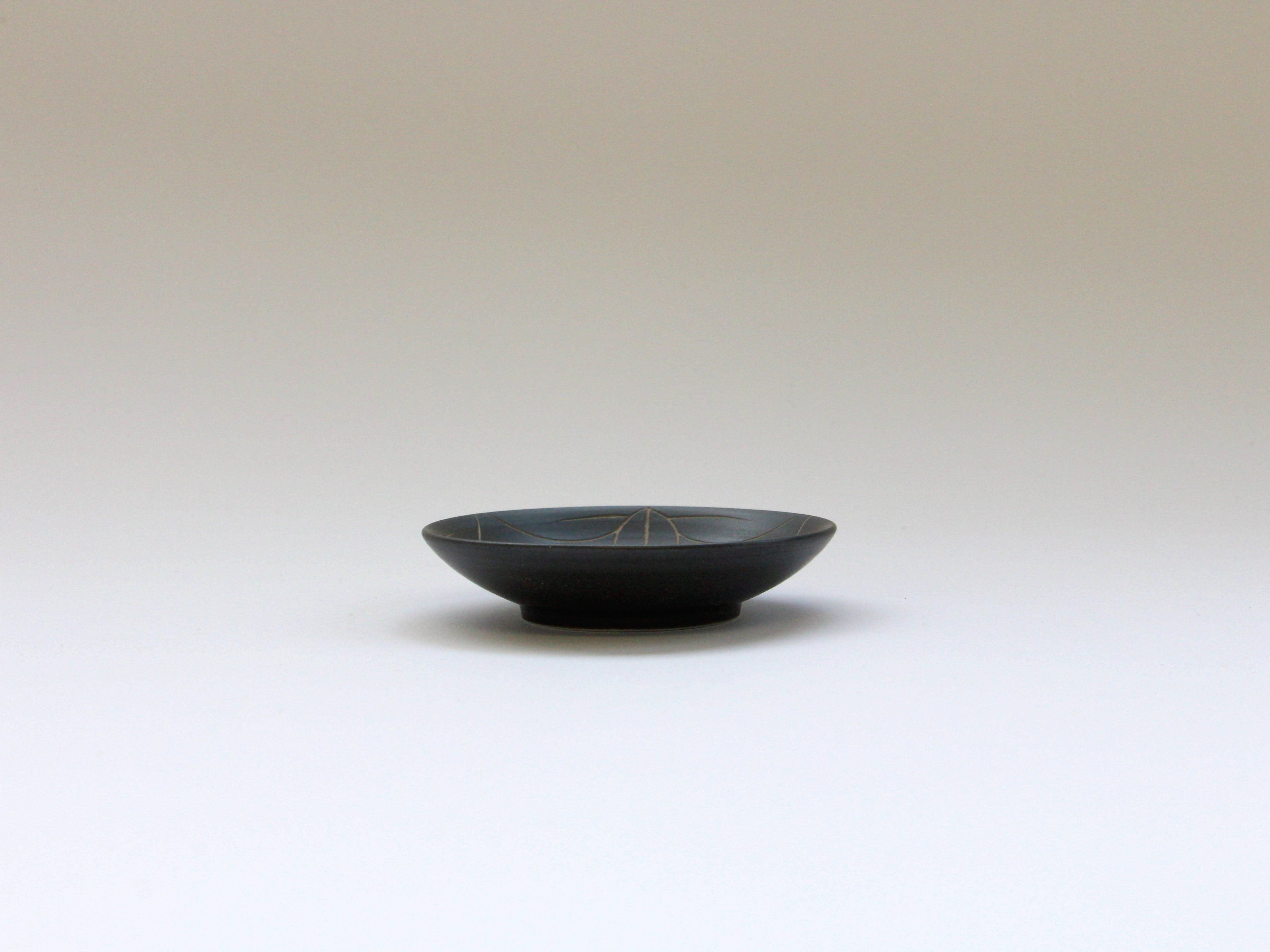 Black ceramic carving (Japanese) 2.5 inch plate bamboo [Tamori Touen]