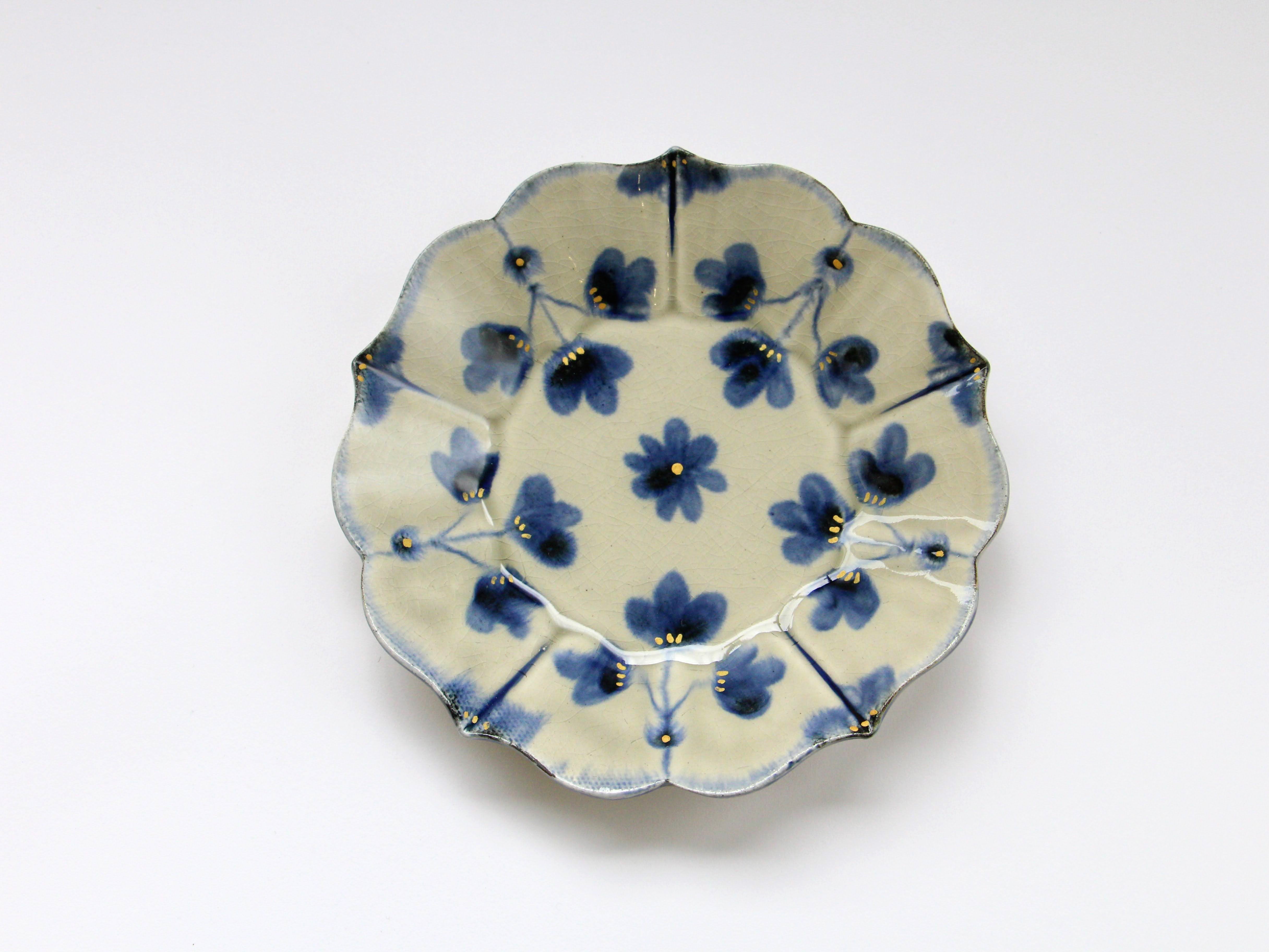 Gold-colored clay glaze flower pattern bellflower plate small [Kituru Seito]