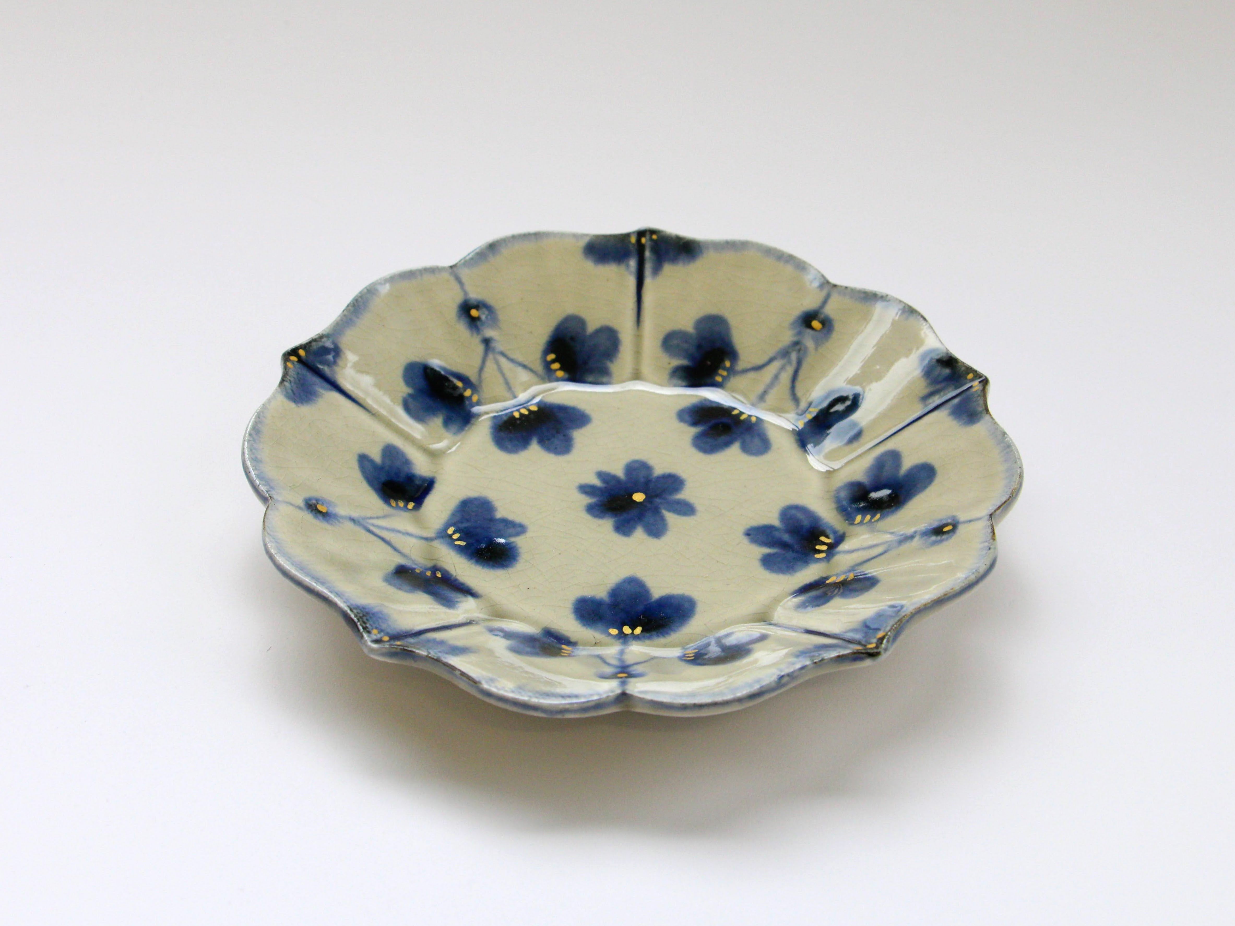 Gold-colored clay glaze flower pattern bellflower plate small [Kituru Seito]