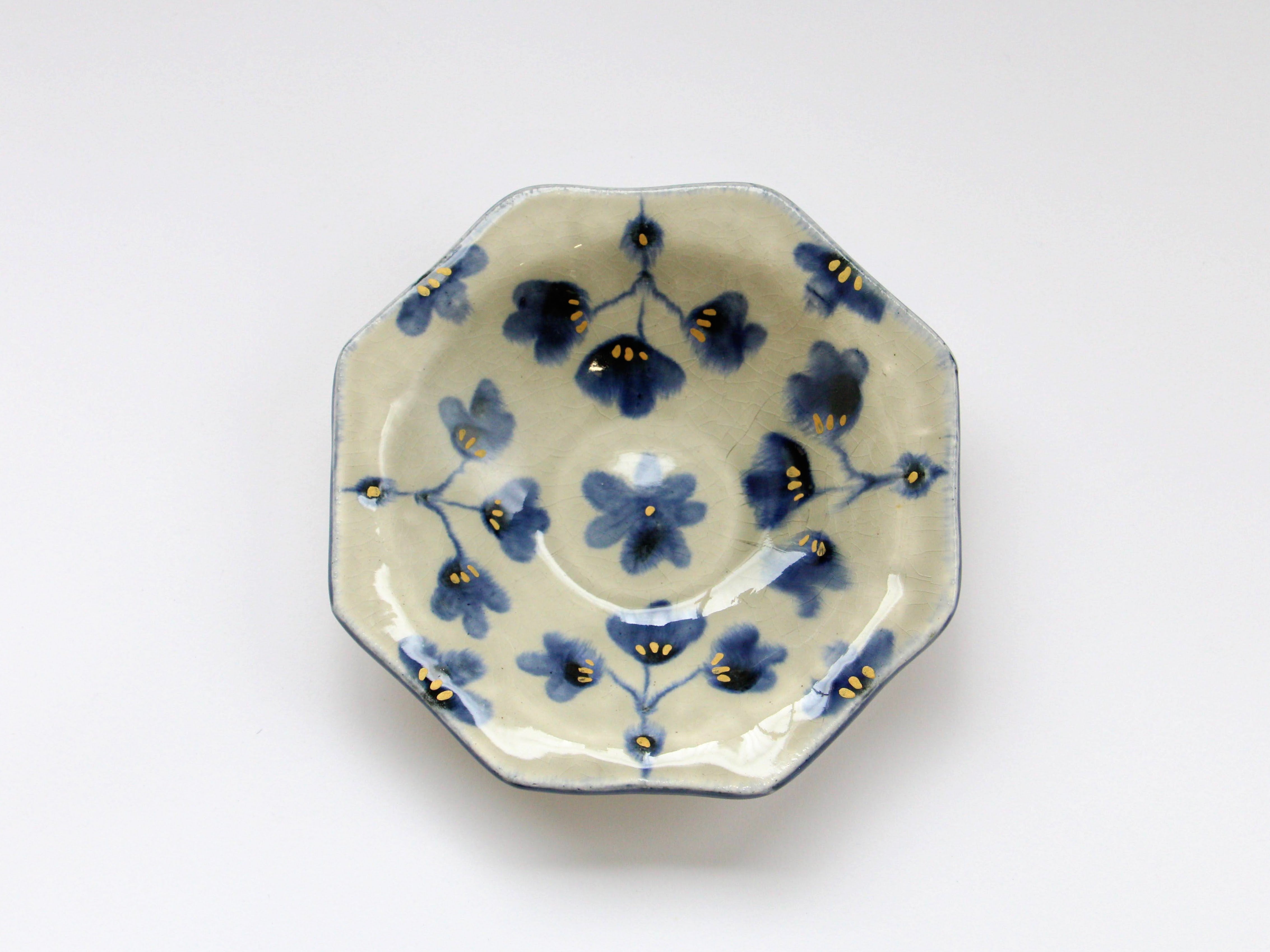 Gold-colored gray clay glaze flower pattern octagonal plate [Kituru Seito]