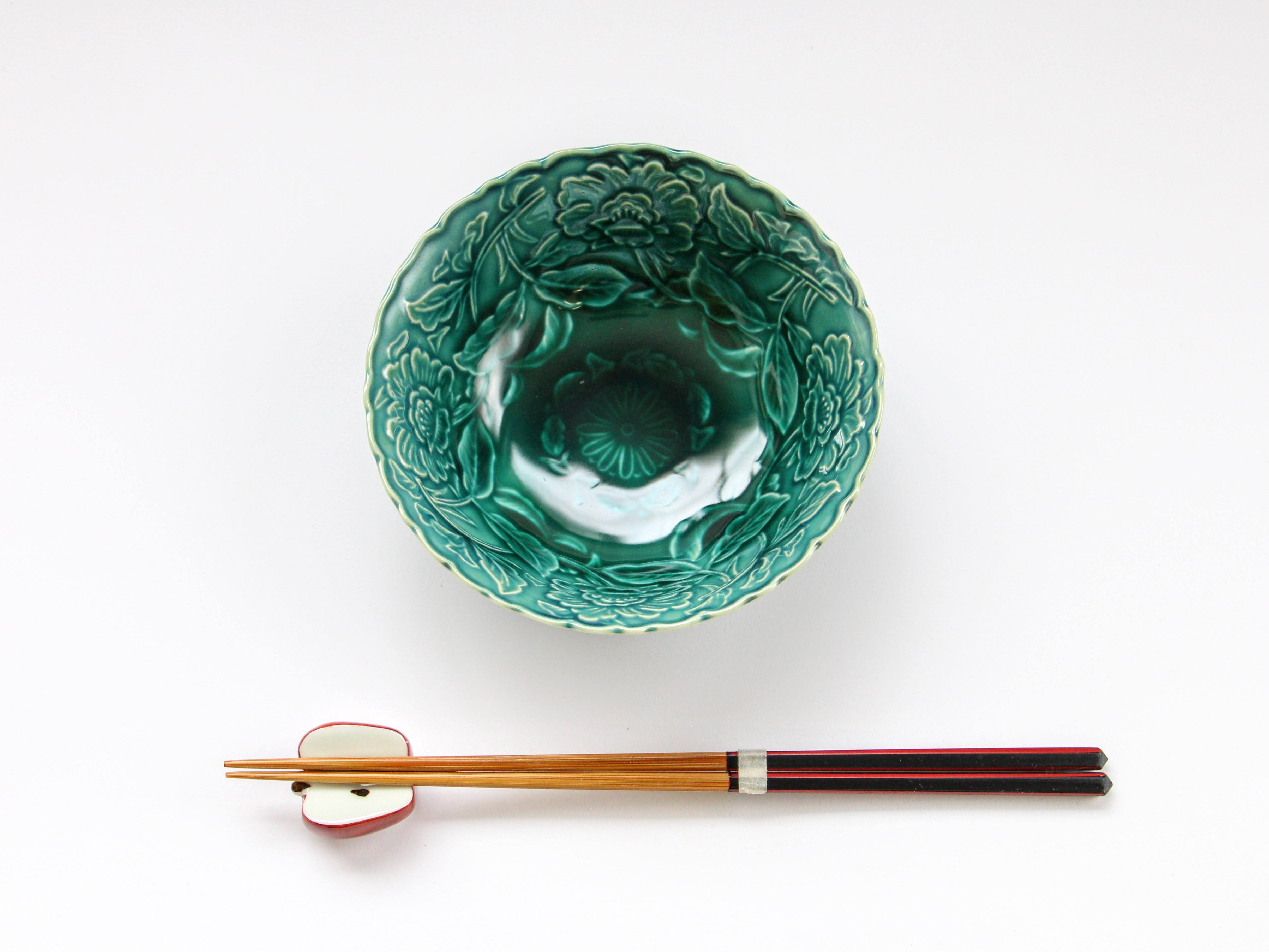 Dark green glazed arabesque carving small bowl [Kajiken Seiji]