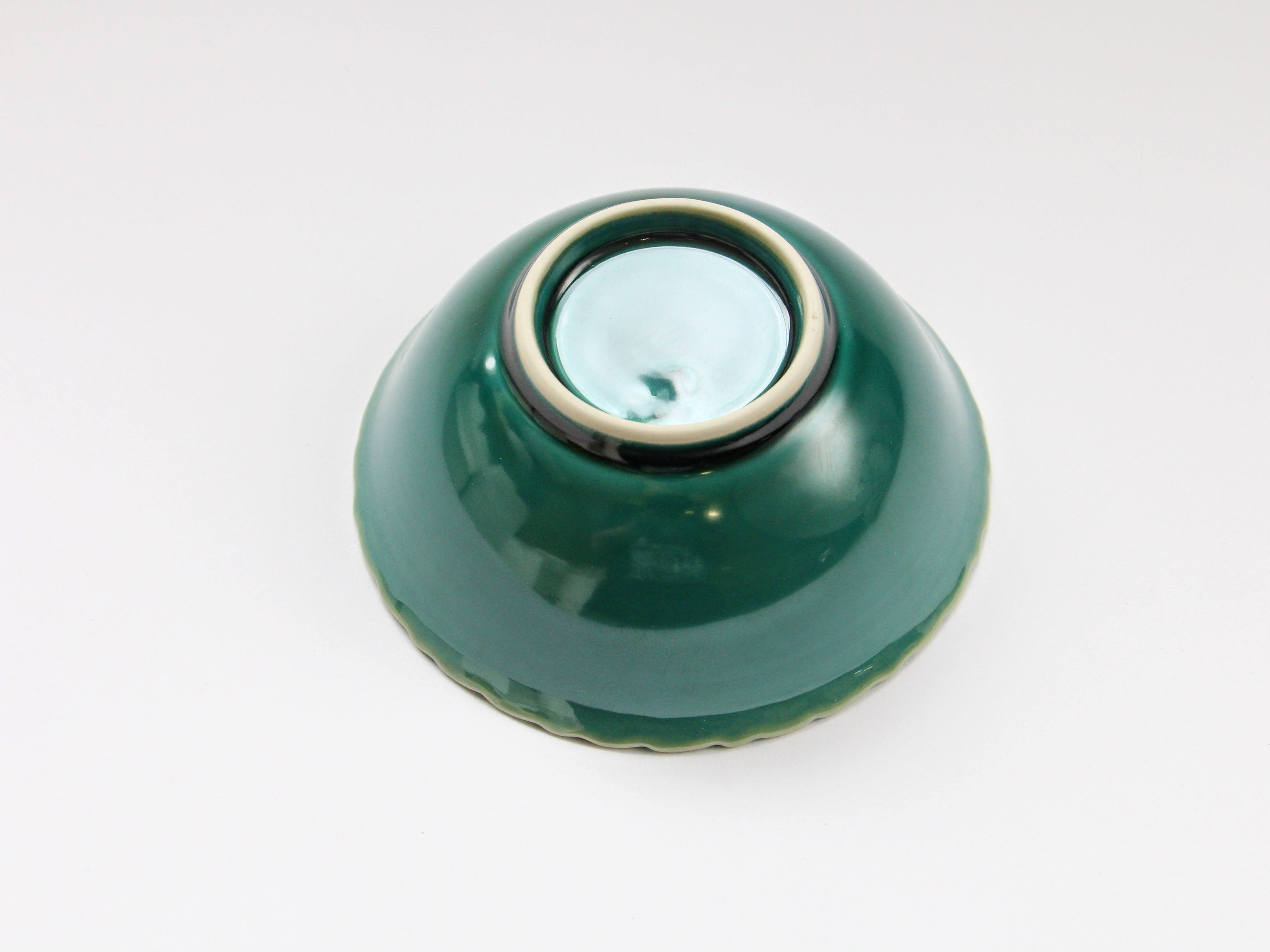 Dark green glazed arabesque carving small bowl [Kajiken Seiji]