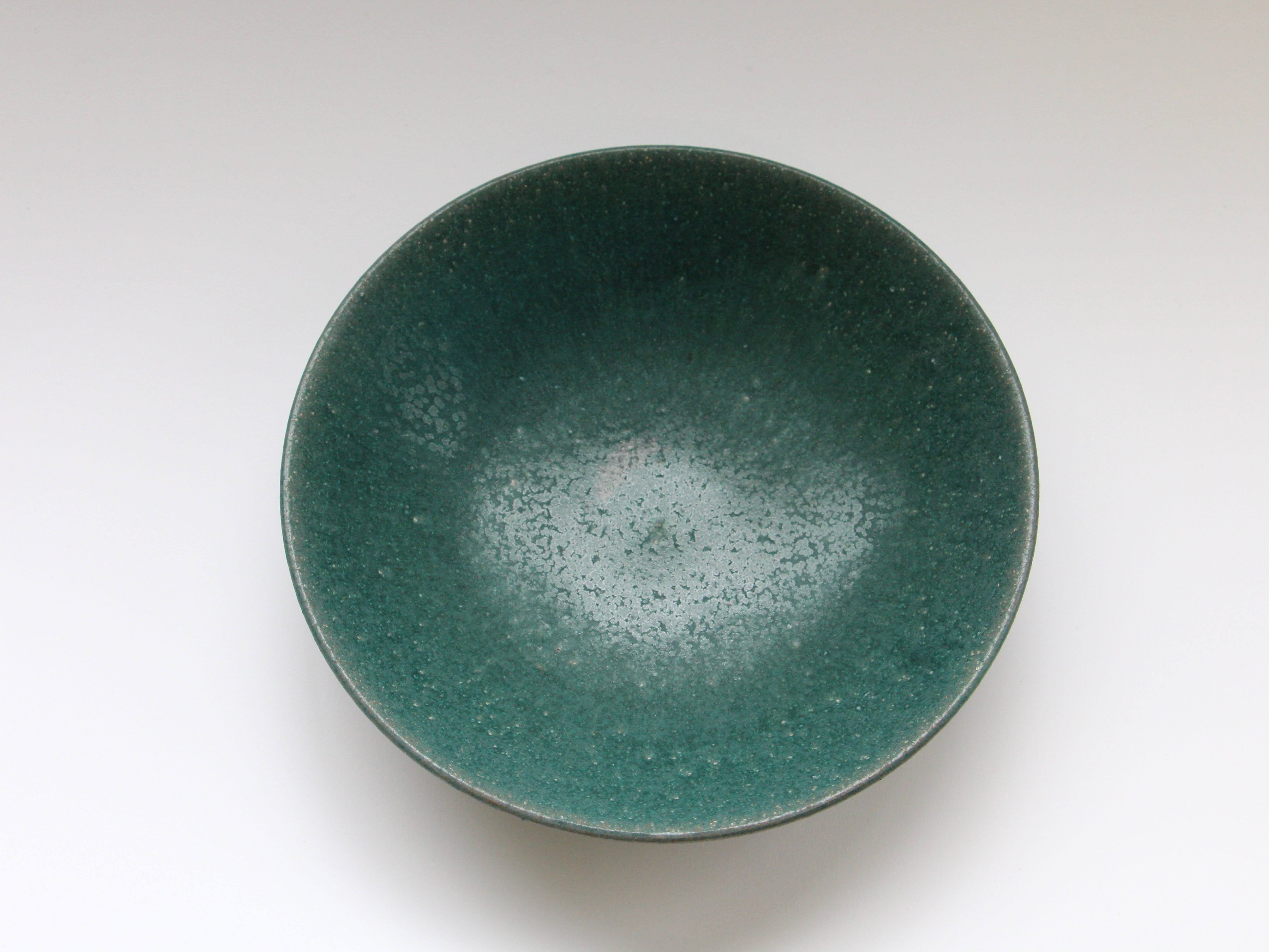 Rust green 7 inch shallow bowl [Bunzan Kanae]