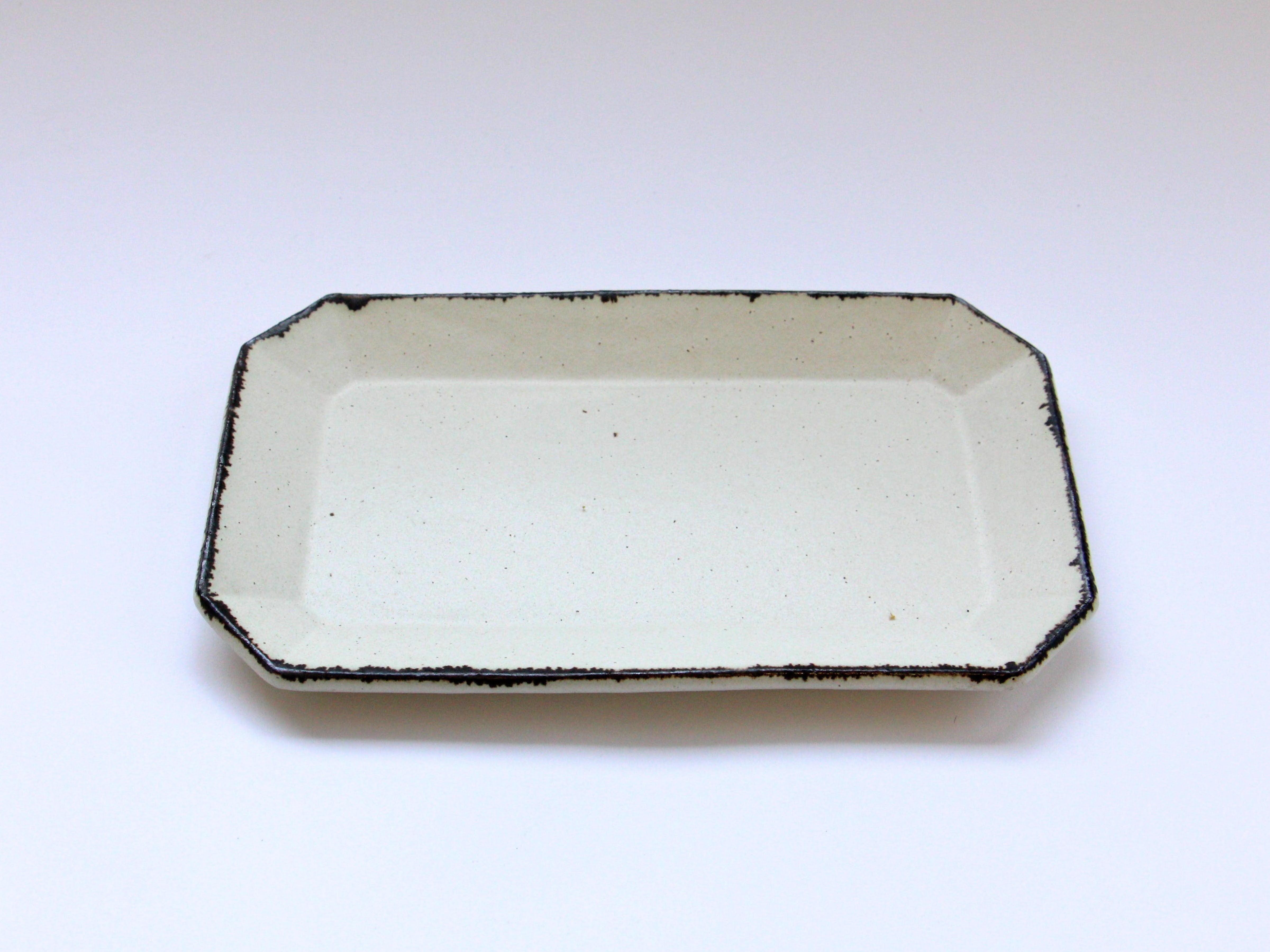 White mud corner cut long square plate [Bunzan Kanae]
