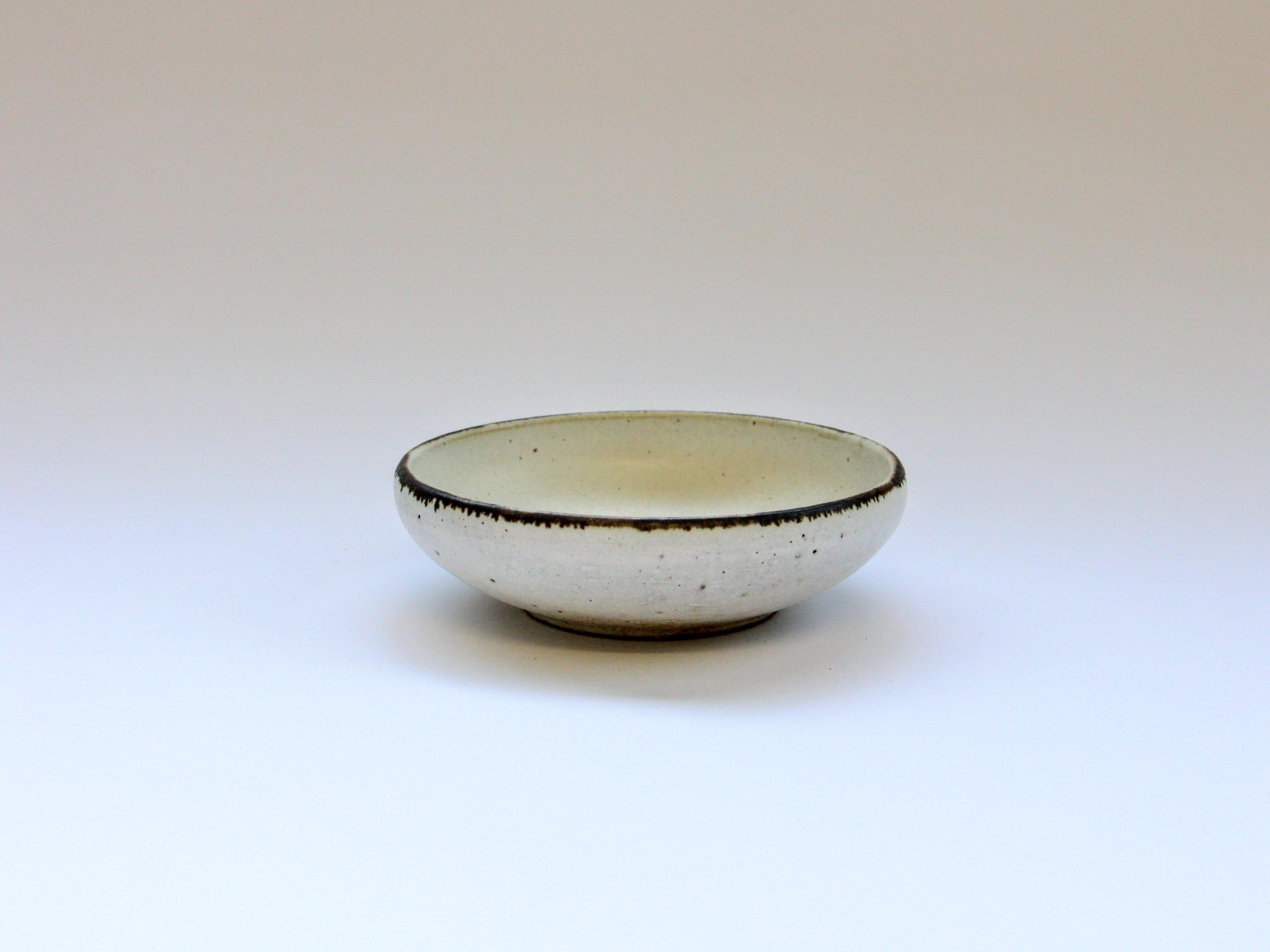 Small white mud bowl [Bunzan Kanae]