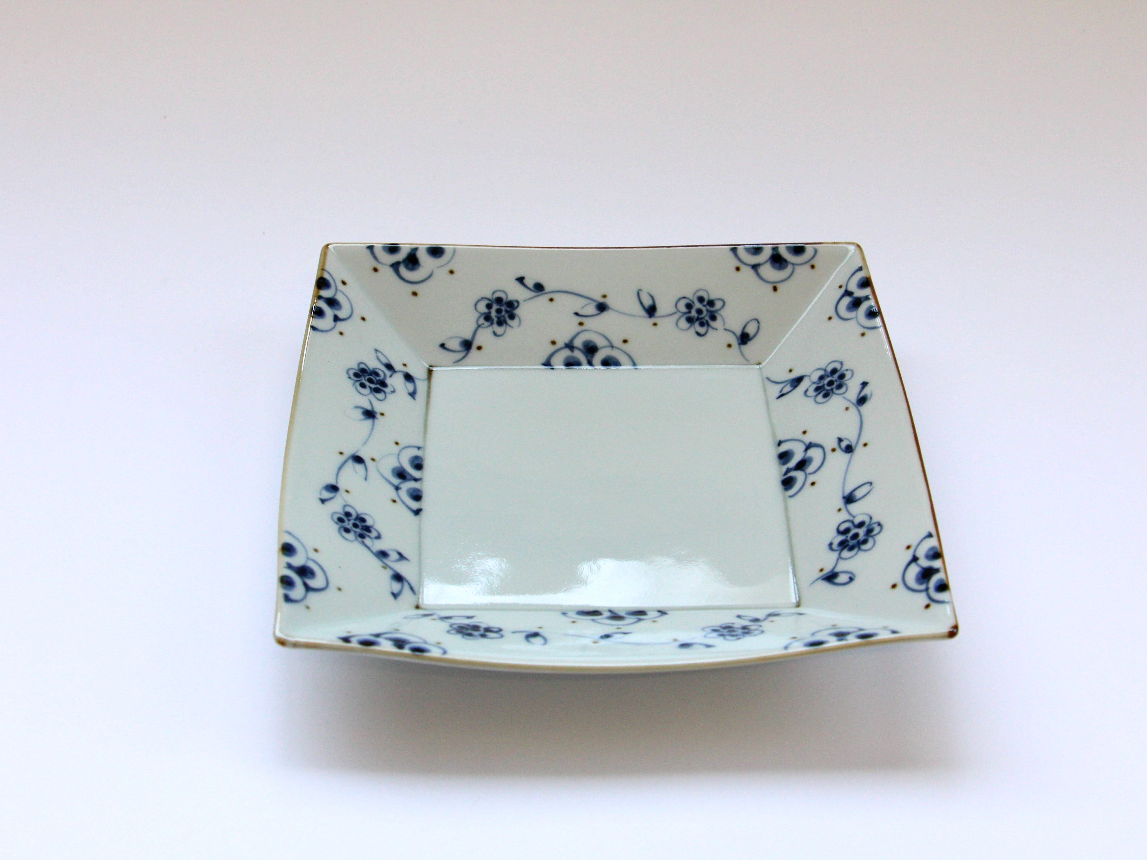 Tsuruka arabesque 5.5 inch square plate [Tokushichigama]