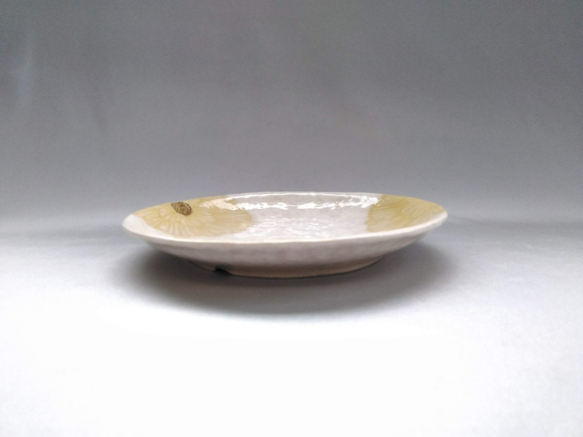 Powdered peony 6.5 inch round plate yellow [Kato Yoshihei]