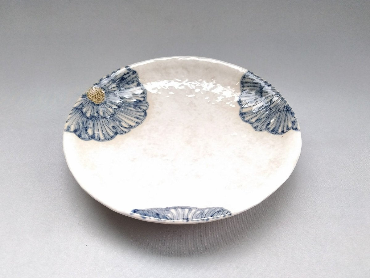 Powdered ground peony 6.5-inch round plate blue [Yoshihei Kato]