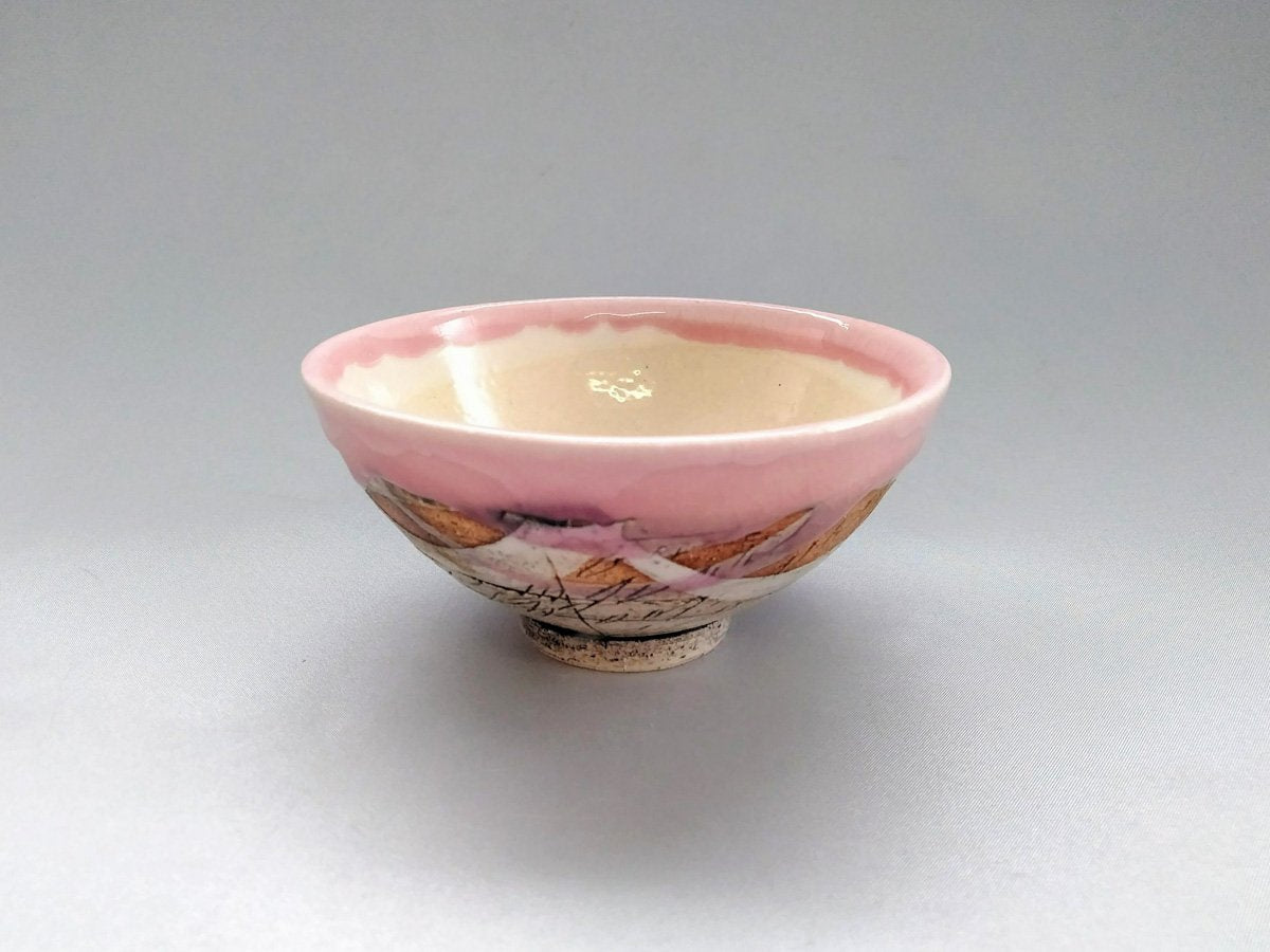 Japanese rice bowl, inner white, pink [Tsururingama]