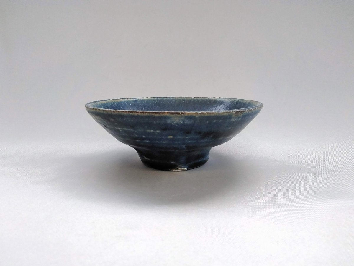 Deep blue glaze 4-inch shallow bowl [Kazuhito Yamamoto]