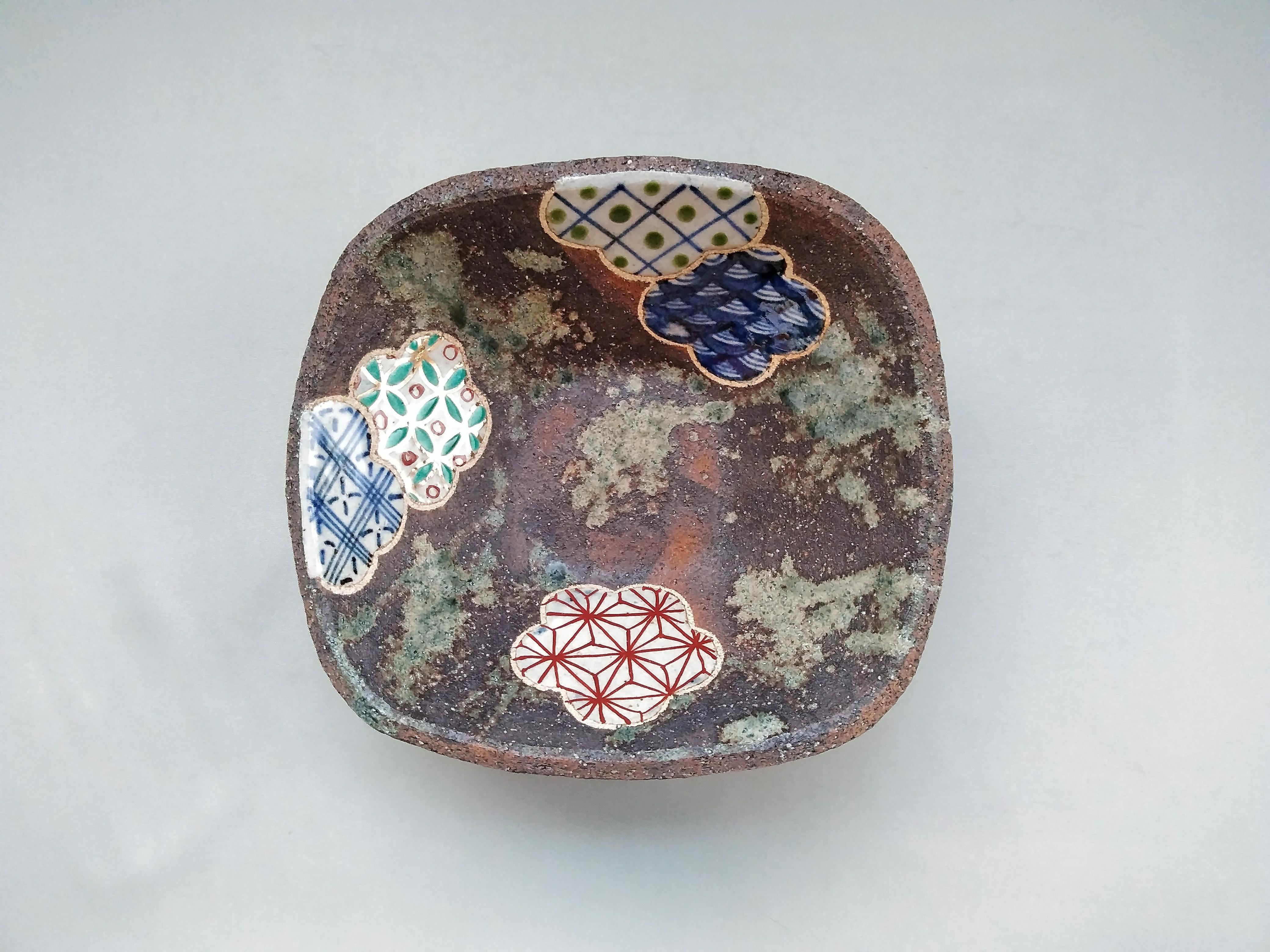 Square pot with plum pattern [Kosaigama]