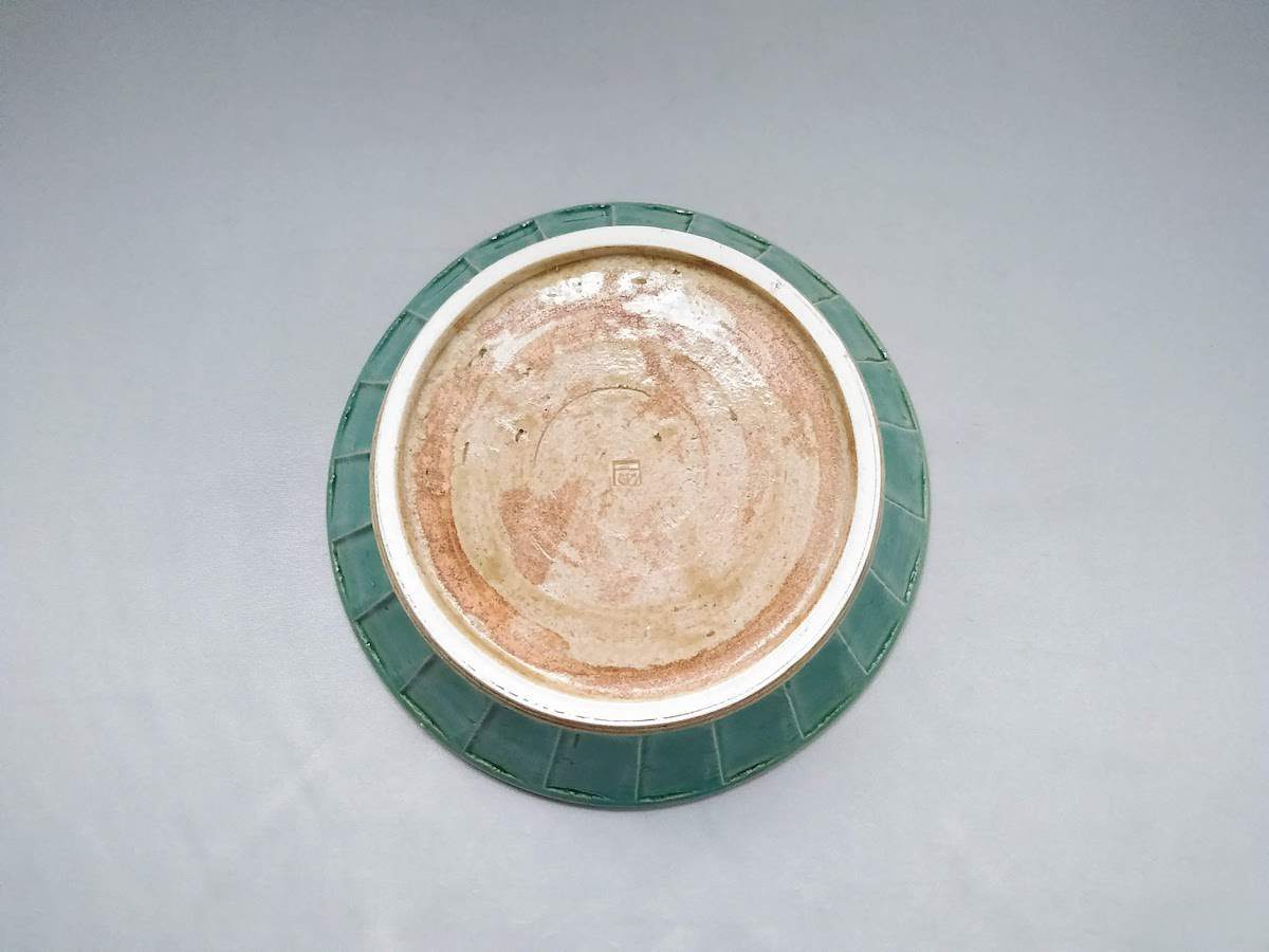 Turkish green sogi in a 7-inch shallow bowl [Shinji Akane]