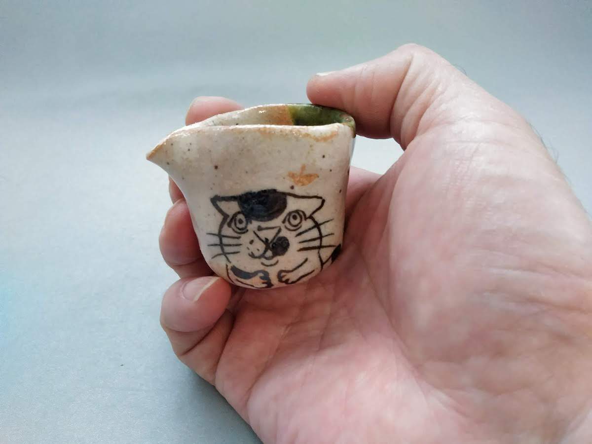 Milk pitcher cat and little bird [Daishi Sato]