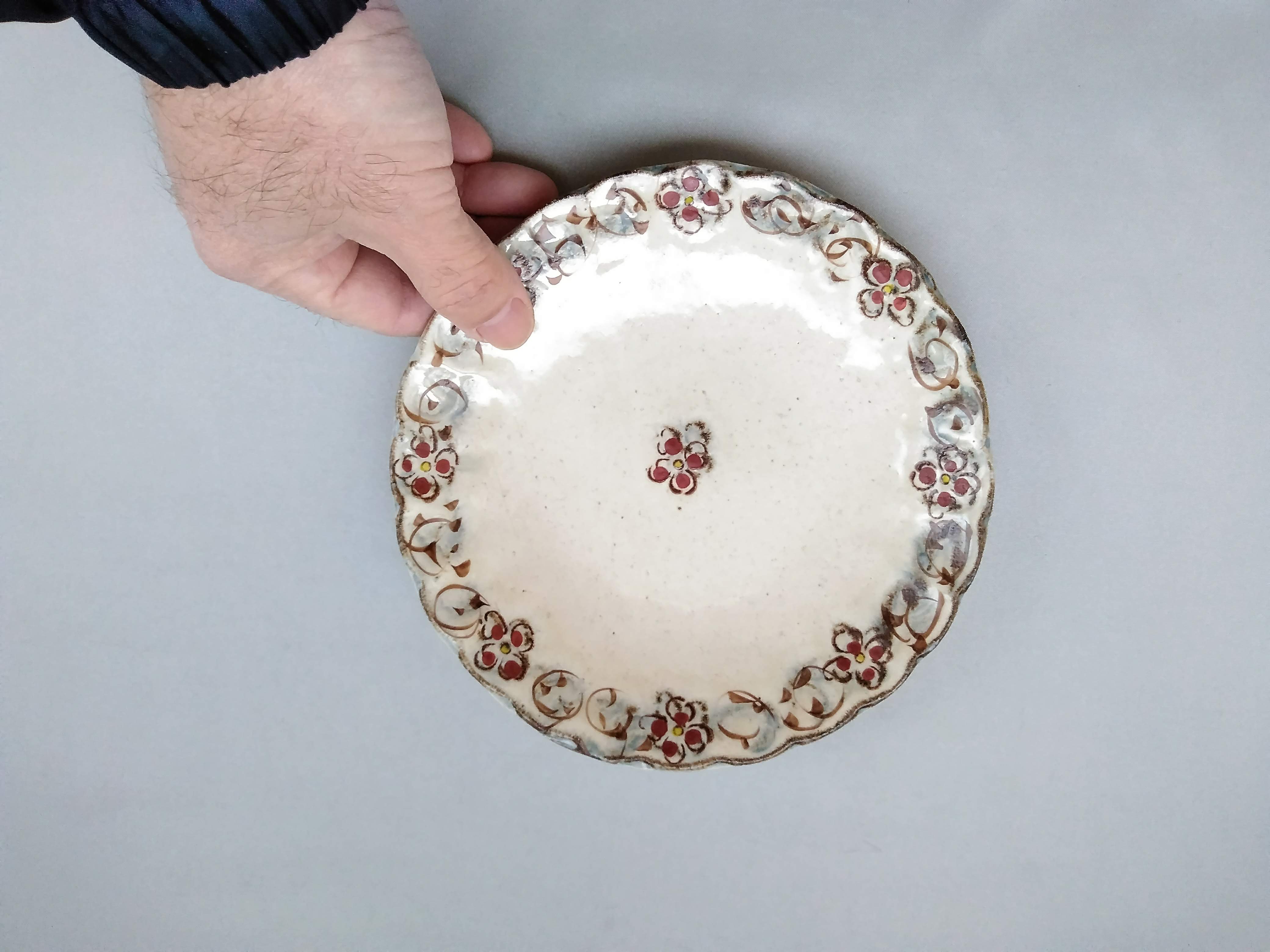 Annan red arabesque 6-inch chrysanthemum plate [Masaaki Hibino]