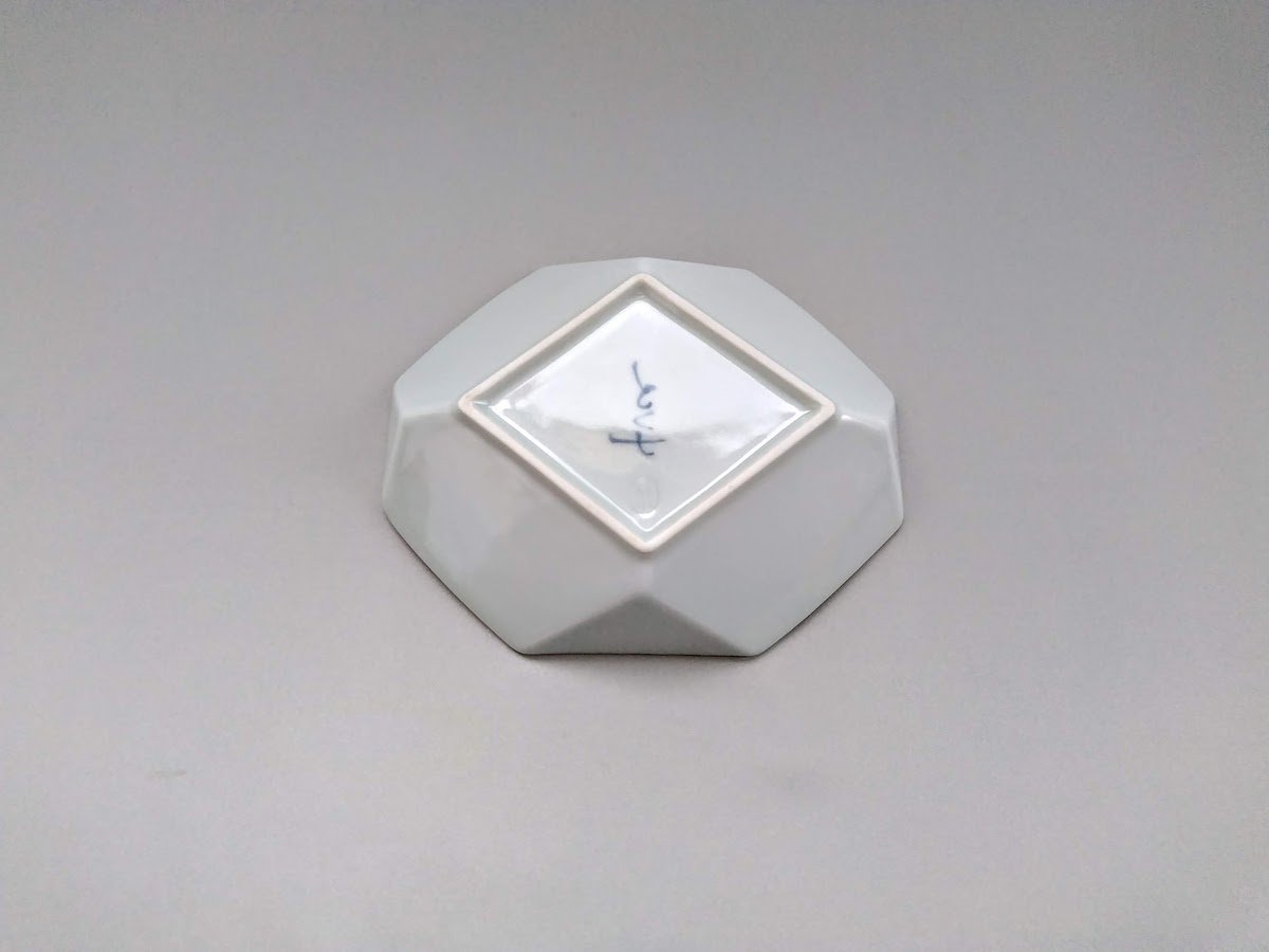 Vine arabesque diamond-shaped small bowl [Tokushichigama]