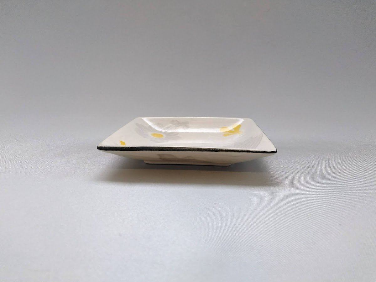 Washi-dyed gray yellow flower corner small plate [Ami Kobo]