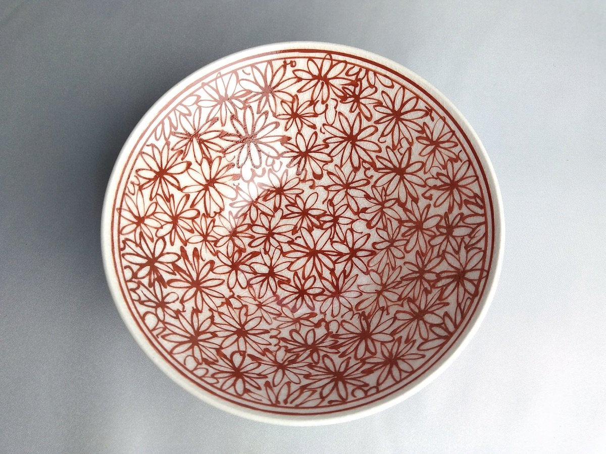 Hanazume flat small bowl red [Kituru Seito]