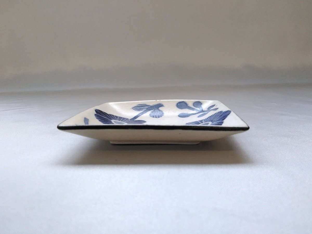 Washi-dyed blue flower square small plate [Ami Kobo]
