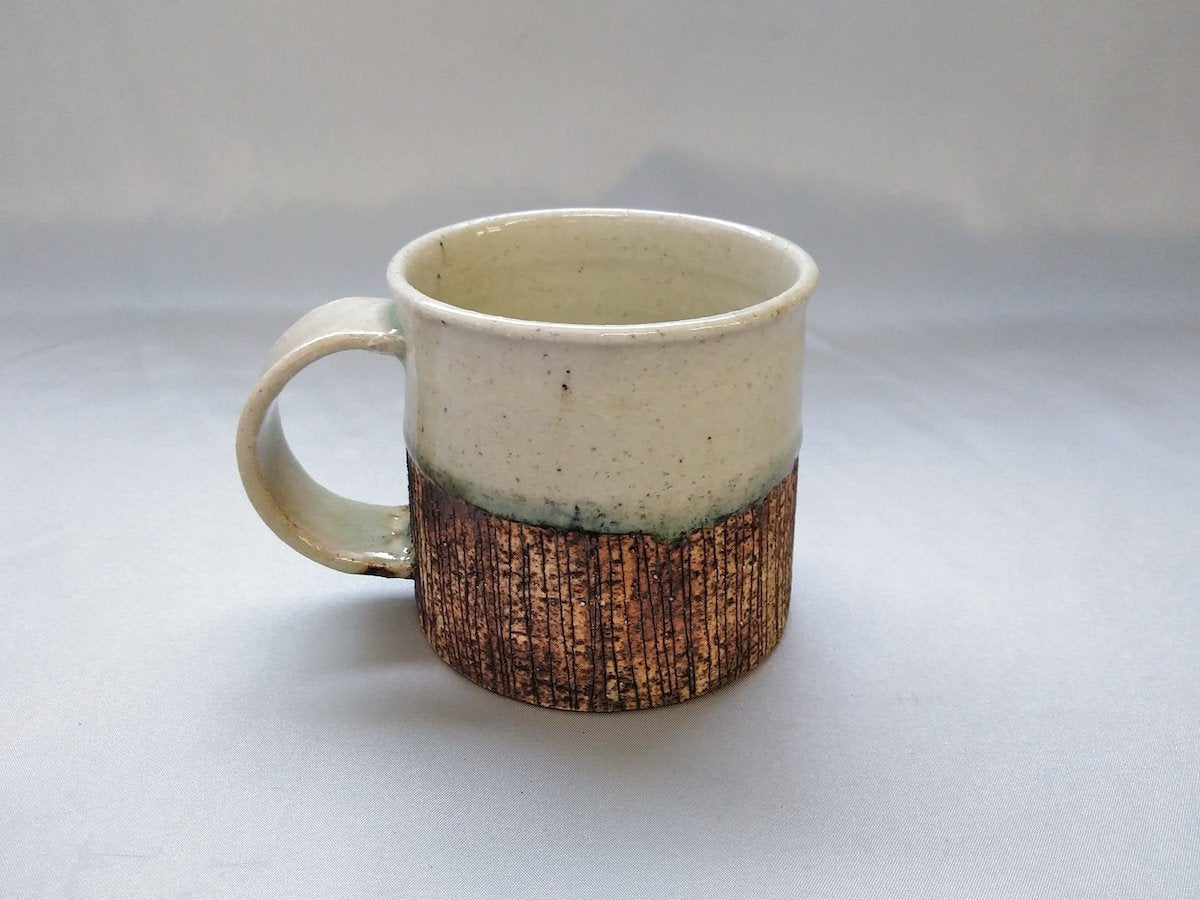 Gray glaze line carved wide bottom mug [Yoshitaka Kato]